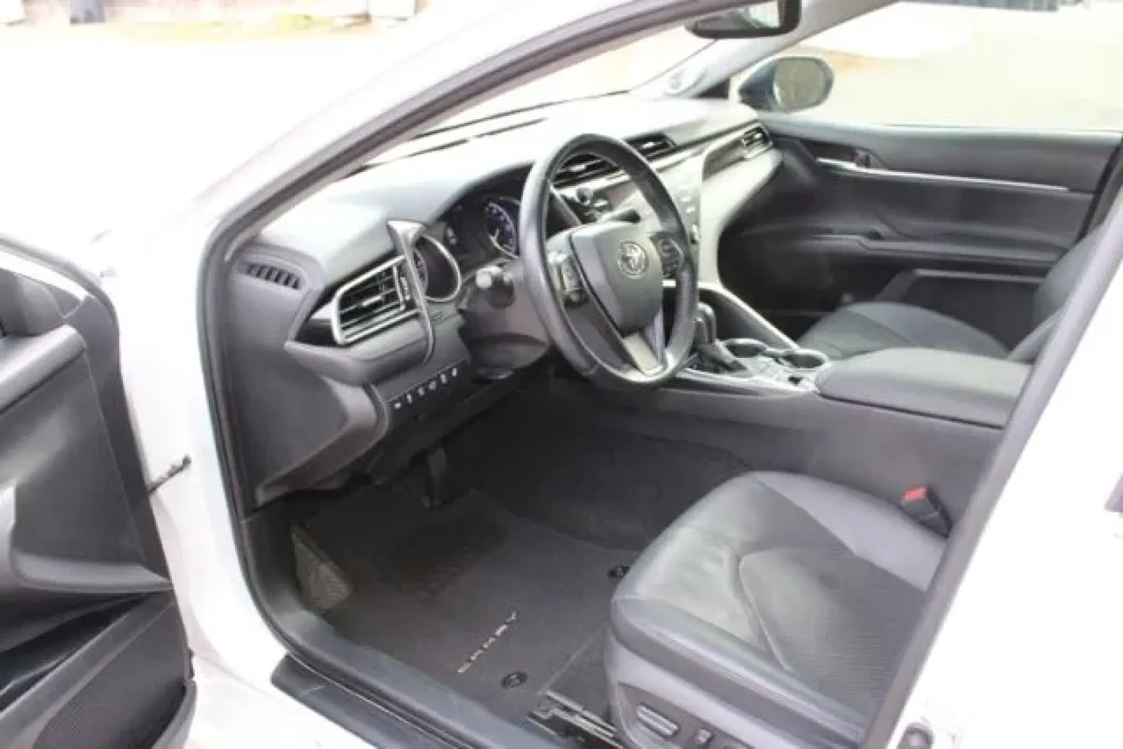 2020 Toyota Camry XLE (4T1F11BK6LU) with an Dynamic Force 2.5L I-4 port/direct injection engine, located at 3598 James B White Hwy South, Whiteville, NC, 28472, (910) 642-3196, 34.294846, -78.732613 - Looking for the perfect vehicle for your daily commute or family adventures? Look no further than this stunning pre-owned 2020 Toyota Camry XLE, available now at Car City - Whitesville. Nestled in the heart of Whiteville, NC, at 3598 James B White Hwy South, we're your trusted pre-owned dealership s - Photo#9