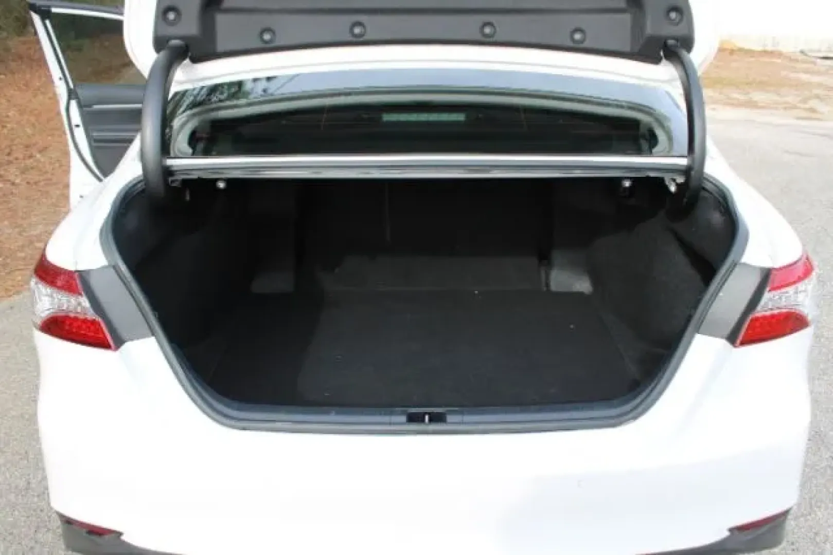 2020 Toyota Camry XLE (4T1F11BK6LU) with an Dynamic Force 2.5L I-4 port/direct injection engine, located at 3598 James B White Hwy South, Whiteville, NC, 28472, (910) 642-3196, 34.294846, -78.732613 - Looking for the perfect vehicle for your daily commute or family adventures? Look no further than this stunning pre-owned 2020 Toyota Camry XLE, available now at Car City - Whitesville. Nestled in the heart of Whiteville, NC, at 3598 James B White Hwy South, we're your trusted pre-owned dealership s - Photo#12