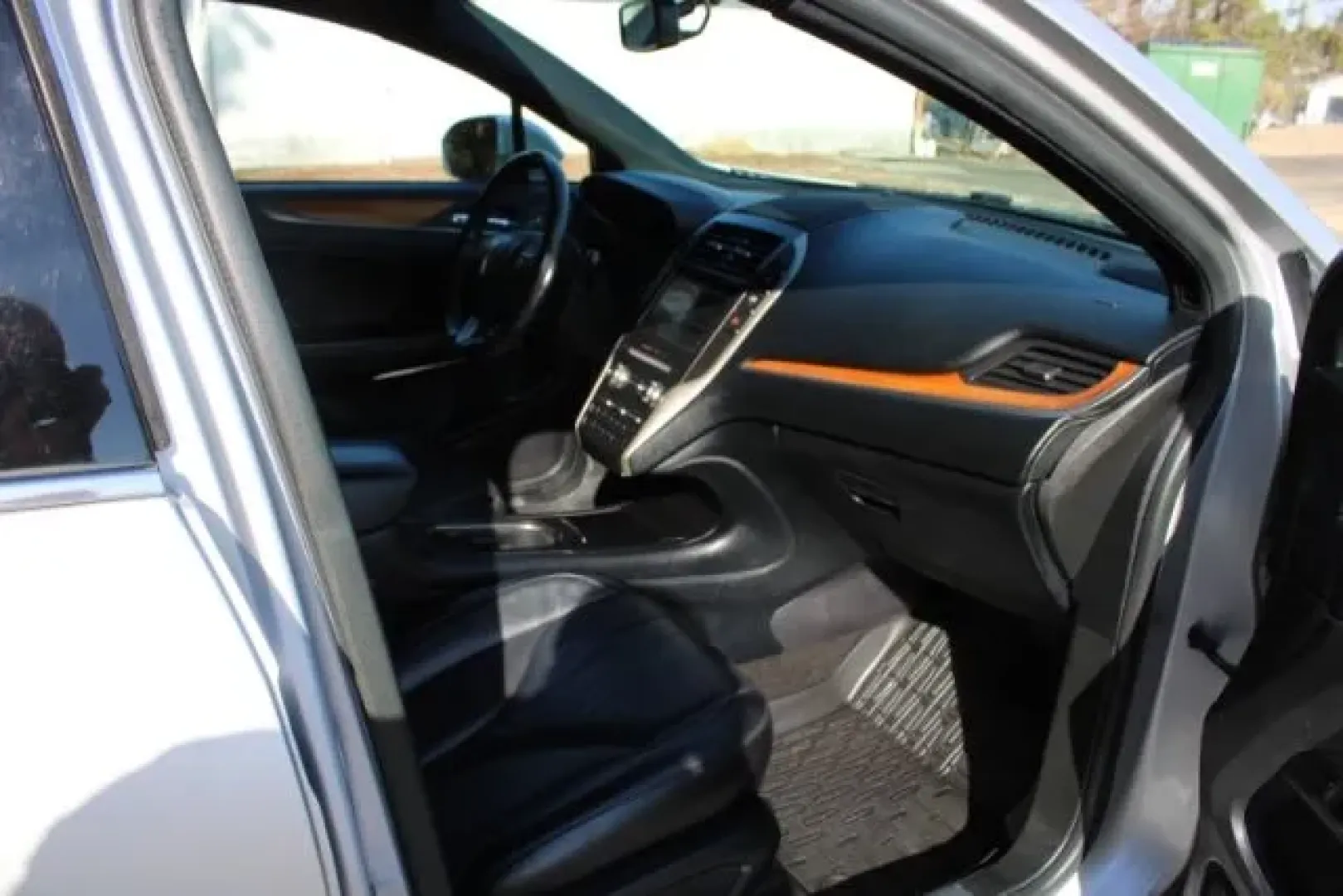 2019 Lincoln MKC Select (5LMCJ2C91KU) with an 2L I-4 gasoline direct injection engine, located at 3598 James B White Hwy South, Whiteville, NC, 28472, (910) 642-3196, 34.294846, -78.732613 - Experience a new level of luxury and practicality with the 2019 Lincoln MKC Select, available now at Car City - Whitesville. This sophisticated SUV is perfect for those who value both style and functionality, making it an ideal choice for families, commuters, and weekend adventurers alike. With its - Photo#9