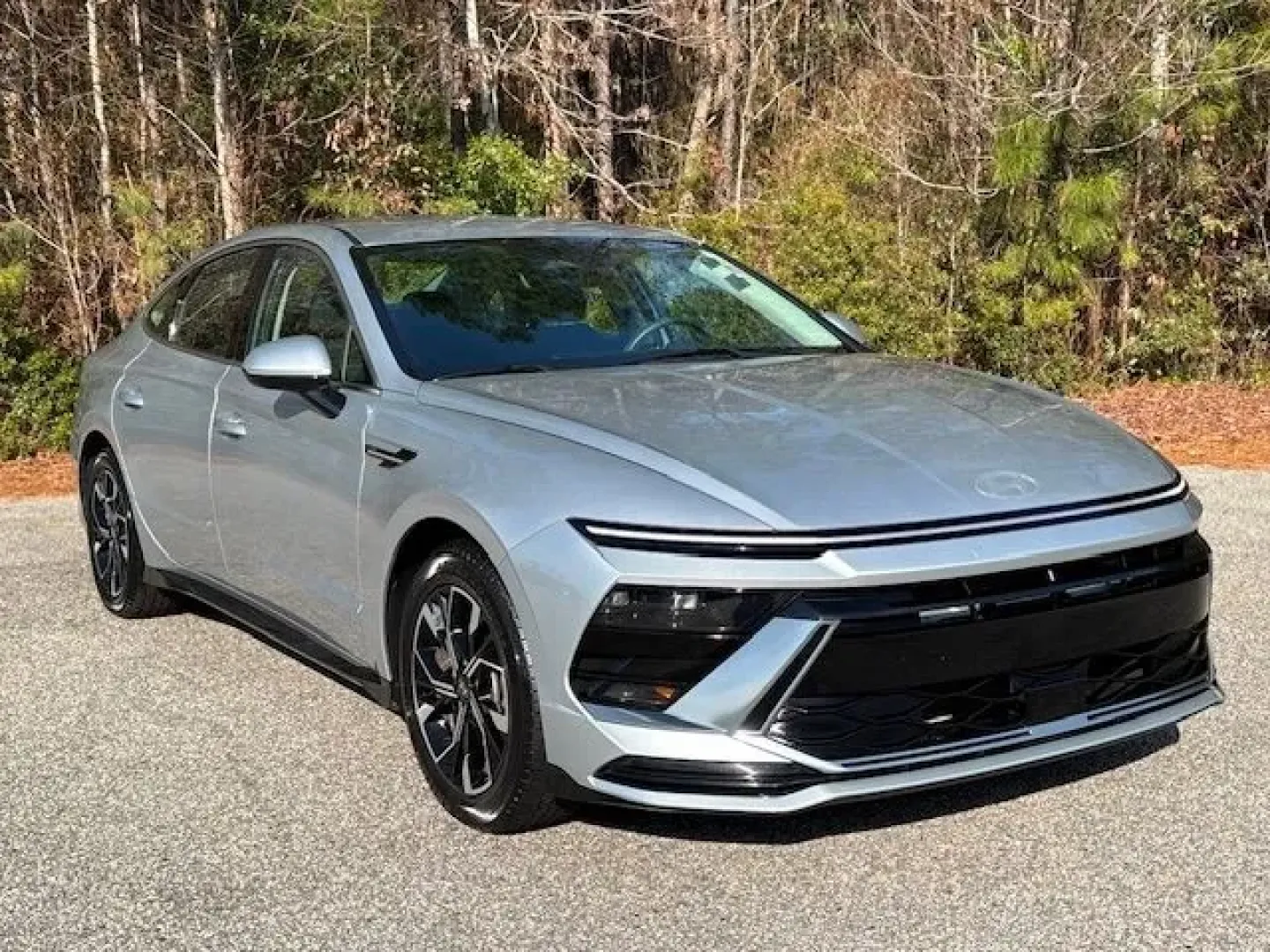 2025 /Dark Gray Hyundai Sonata SEL (KMHL64JA9SA) with an Smartstream 2.5L I-4 port/direct injection engine, located at 2761 East Hwy 501, Conway, SC, 29526, (843) 331-1151, 33.781528, -78.989883 - **Discover the Perfect Blend of Style and Comfort with This 2025 Hyundai Sonata SEL! Ideal for Families and Commuters Alike**<br /> <br /> Step into a world of driving pleasure with the 2025 Hyundai Sonata SEL, available now at Car City - Conway. This pre-owned sedan, with only 38,964 miles on the c - Photo#1