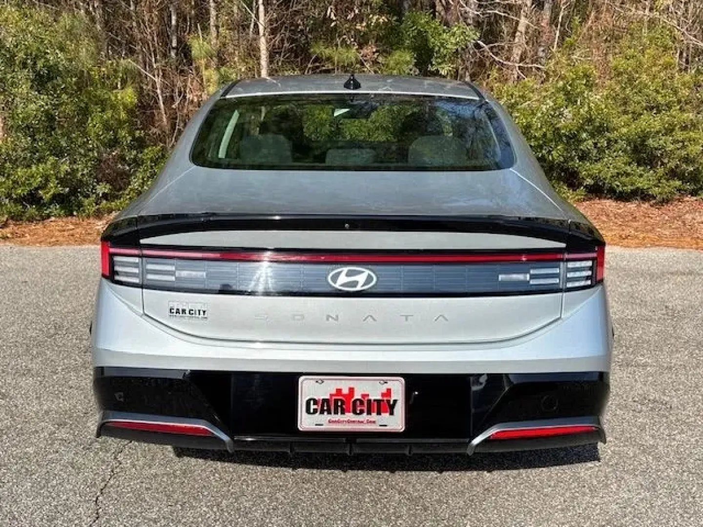 2025 /Dark Gray Hyundai Sonata SEL (KMHL64JA9SA) with an Smartstream 2.5L I-4 port/direct injection engine, located at 2761 East Hwy 501, Conway, SC, 29526, (843) 331-1151, 33.781528, -78.989883 - **Discover the Perfect Blend of Style and Comfort with This 2025 Hyundai Sonata SEL! Ideal for Families and Commuters Alike**<br /> <br /> Step into a world of driving pleasure with the 2025 Hyundai Sonata SEL, available now at Car City - Conway. This pre-owned sedan, with only 38,964 miles on the c - Photo#5