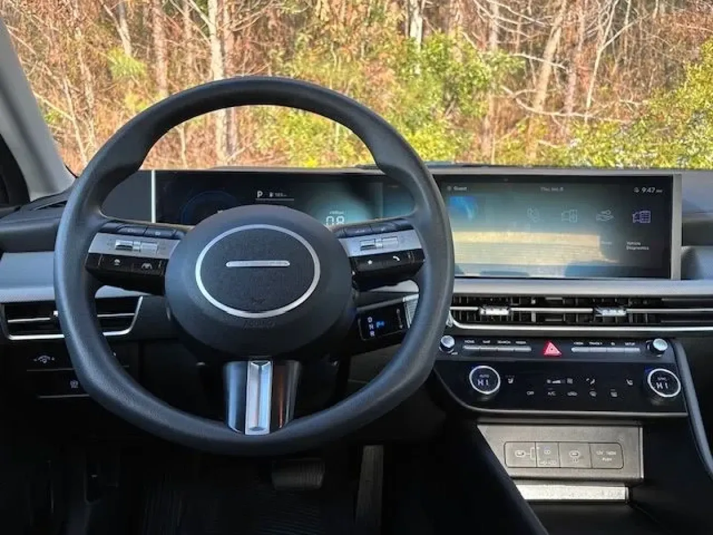 2025 /Dark Gray Hyundai Sonata SEL (KMHL64JA9SA) with an Smartstream 2.5L I-4 port/direct injection engine, located at 2761 East Hwy 501, Conway, SC, 29526, (843) 331-1151, 33.781528, -78.989883 - **Discover the Perfect Blend of Style and Comfort with This 2025 Hyundai Sonata SEL! Ideal for Families and Commuters Alike**<br /> <br /> Step into a world of driving pleasure with the 2025 Hyundai Sonata SEL, available now at Car City - Conway. This pre-owned sedan, with only 38,964 miles on the c - Photo#7