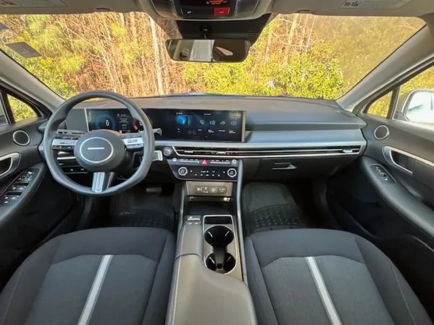 2025 /Dark Gray Hyundai Sonata SEL (KMHL64JA9SA) with an Smartstream 2.5L I-4 port/direct injection engine, located at 2761 East Hwy 501, Conway, SC, 29526, (843) 331-1151, 33.781528, -78.989883 - **Discover the Perfect Blend of Style and Comfort with This 2025 Hyundai Sonata SEL! Ideal for Families and Commuters Alike**<br /> <br /> Step into a world of driving pleasure with the 2025 Hyundai Sonata SEL, available now at Car City - Conway. This pre-owned sedan, with only 38,964 miles on the c - Photo#8