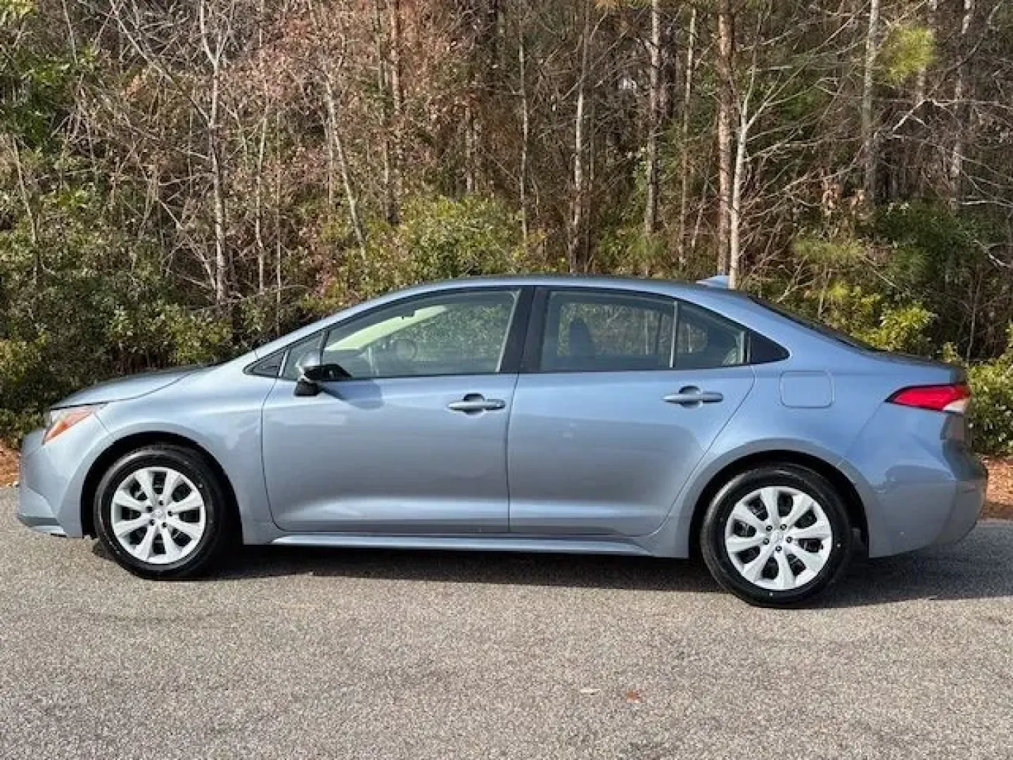 2020 /Black Toyota Corolla LE (JTDEPRAE8LJ) with an 1.8L I-4 DOHC engine, located at 2761 East Hwy 501, Conway, SC, 29526, (843) 331-1151, 33.781528, -78.989883 - **Experience the Perfect Blend of Comfort and Efficiency with This 2020 Toyota Corolla LE!**<br /> <br /> If you're in the market for a dependable and stylish vehicle that fits seamlessly into your busy lifestyle, look no further than this 2020 Toyota Corolla LE. Ideal for growing families, daily co - Photo#2