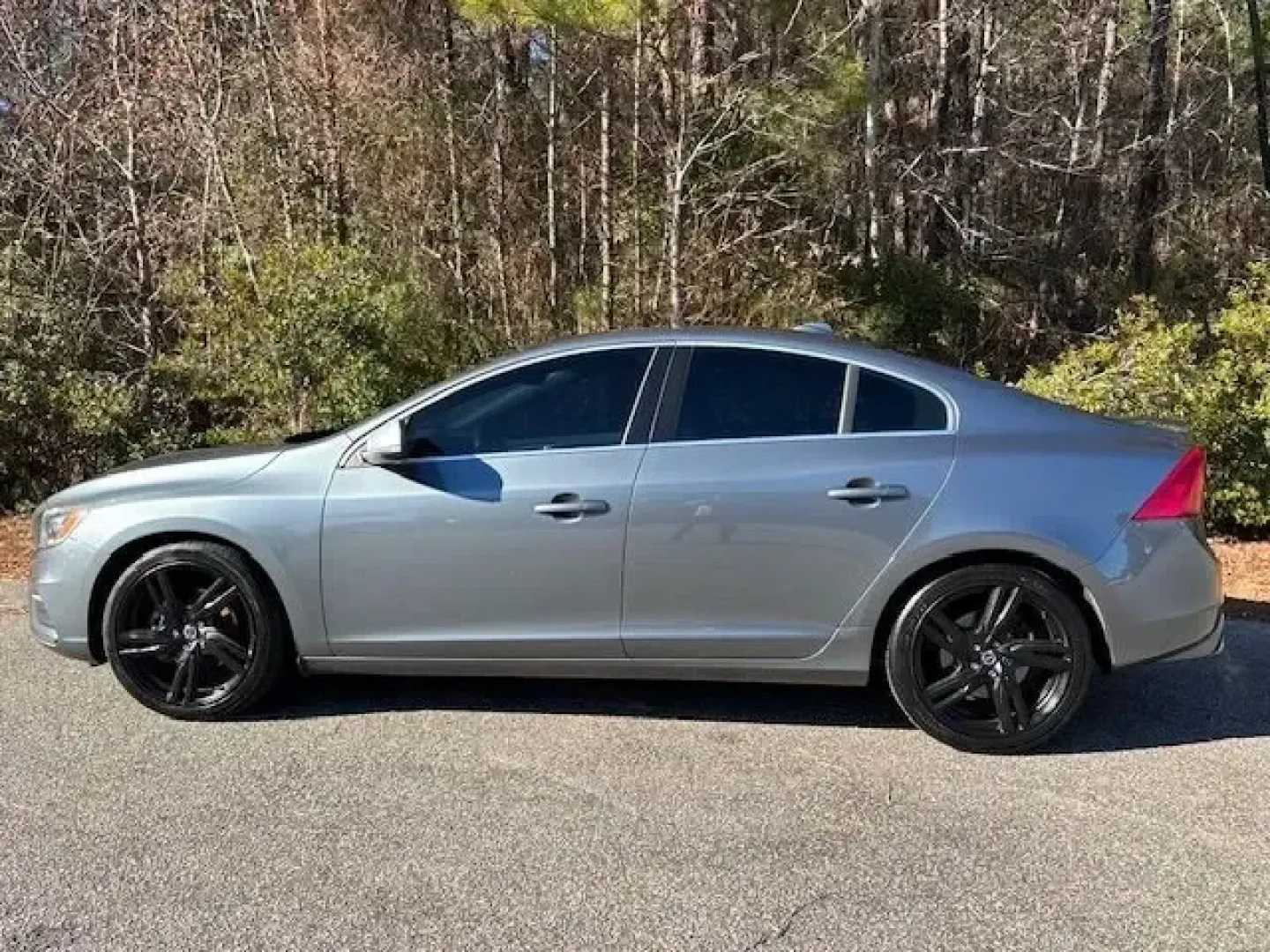 2017 /BLACK LEATHER Volvo S60 T6 R-Design Platinum (YV149MTS7H2) with an Drive-E 2L I-4 gasoline direct injection engine, 8A transmission, located at 3598 James B White Hwy South, Whiteville, NC, 28472, (910) 642-3196, 34.294846, -78.732613 - **Elevate Your Driving Experience with This 2017 Volvo S60 T6 R-Design Platinum! Perfect for Commuting and Weekend Adventures!**<br /> <br /> Are you in search of a vehicle that combines luxury, performance, and practicality? Look no further than this stunning 2017 Volvo S60 T6 R-Design Platinum, av - Photo#2