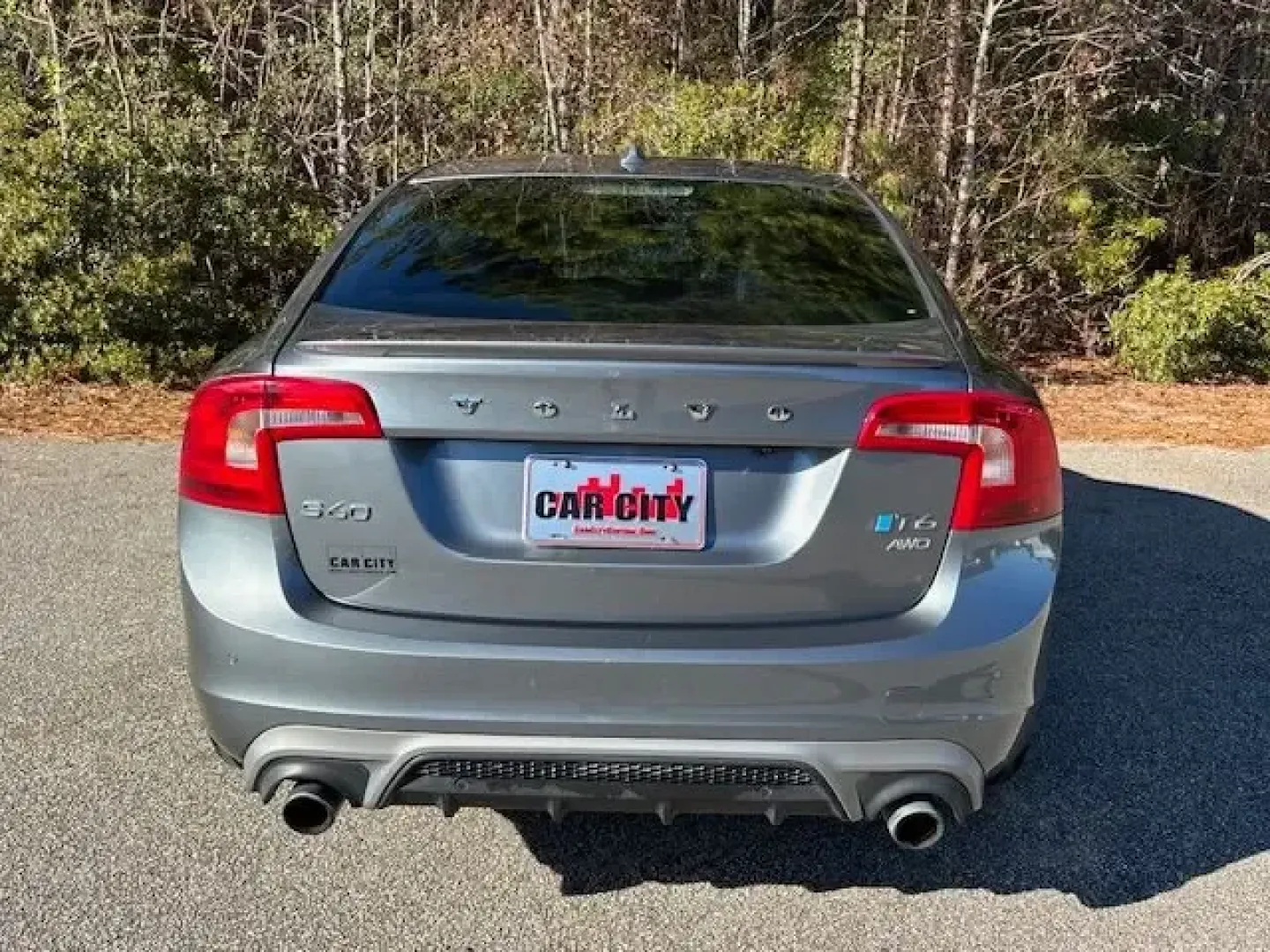 2017 /BLACK LEATHER Volvo S60 T6 R-Design Platinum (YV149MTS7H2) with an Drive-E 2L I-4 gasoline direct injection engine, 8A transmission, located at 3598 James B White Hwy South, Whiteville, NC, 28472, (910) 642-3196, 34.294846, -78.732613 - **Elevate Your Driving Experience with This 2017 Volvo S60 T6 R-Design Platinum! Perfect for Commuting and Weekend Adventures!**<br /> <br /> Are you in search of a vehicle that combines luxury, performance, and practicality? Look no further than this stunning 2017 Volvo S60 T6 R-Design Platinum, av - Photo#5