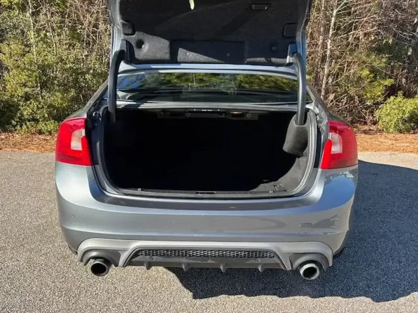 2017 /BLACK LEATHER Volvo S60 T6 R-Design Platinum (YV149MTS7H2) with an Drive-E 2L I-4 gasoline direct injection engine, 8A transmission, located at 3598 James B White Hwy South, Whiteville, NC, 28472, (910) 642-3196, 34.294846, -78.732613 - **Elevate Your Driving Experience with This 2017 Volvo S60 T6 R-Design Platinum! Perfect for Commuting and Weekend Adventures!**<br /> <br /> Are you in search of a vehicle that combines luxury, performance, and practicality? Look no further than this stunning 2017 Volvo S60 T6 R-Design Platinum, av - Photo#14