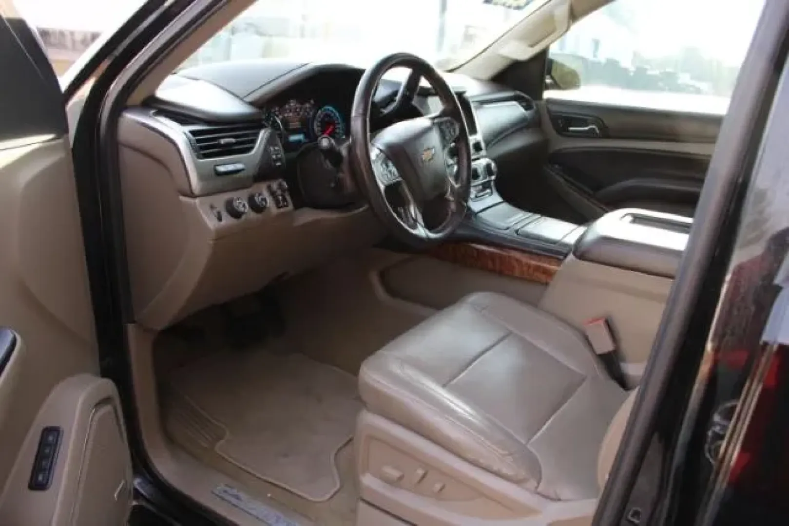 2017 Chevrolet Tahoe Premier (1GNSKCKC8HR) with an EcoTec3 5.3L V-8 gasoline direct injection engine, located at 3598 James B White Hwy South, Whiteville, NC, 28472, (910) 642-3196, 34.294846, -78.732613 - **Discover the Perfect SUV for Your Family Adventures: 2017 Chevrolet Tahoe Premier at Car City - Whitesville!**<br /> <br /> Are you ready to elevate your family outings and road trips? If you're searching for used cars that combine luxury, space, and rugged capability, look no further than this st - Photo#7