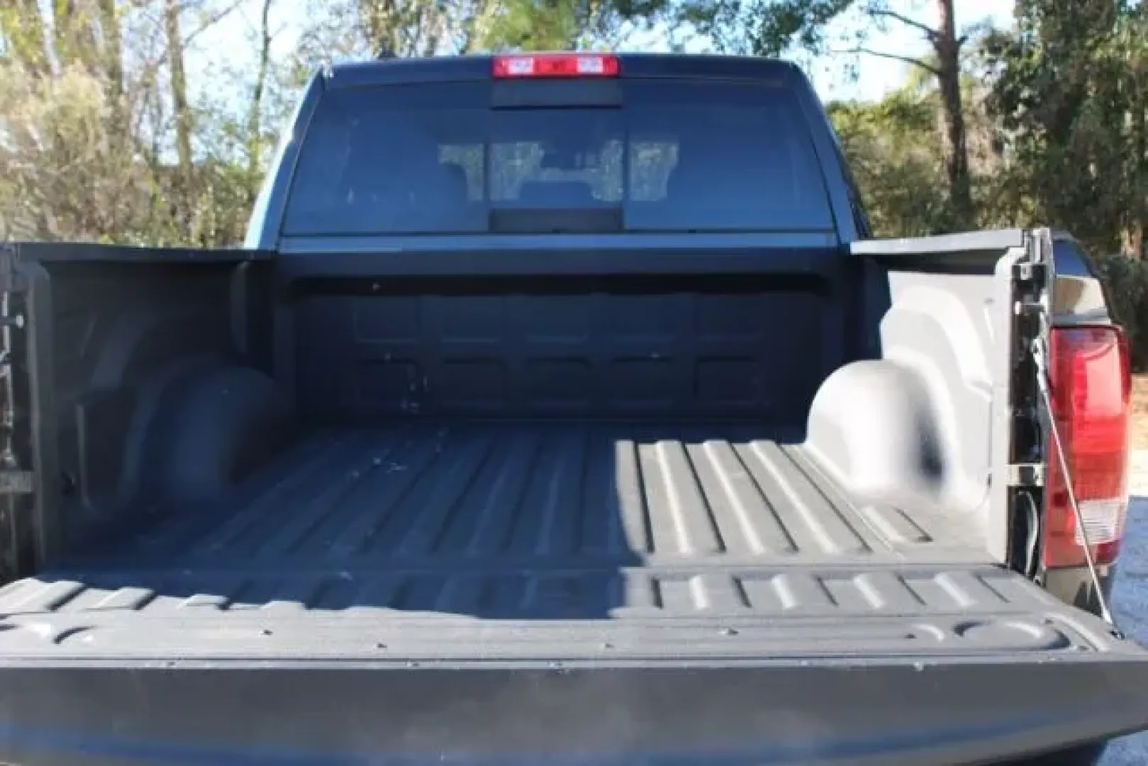 2017 Ram 1500 Sport Crew Cab 4x4 5'7 Box (1C6RR7MT0HS) with an Other engine, located at 3598 James B White Hwy South, Whiteville, NC, 28472, (910) 642-3196, 34.294846, -78.732613 - **Unleash Adventure with the 2017 Ram 1500 Sport Crew Cab 4x4**<br /> <br /> Looking for a reliable and rugged truck that fits seamlessly into your everyday lifestyle? The 2017 Ram 1500 Sport Crew Cab 4x4 is the perfect companion for weekend adventures, heavy-duty work, or simply navigating through - Photo#11