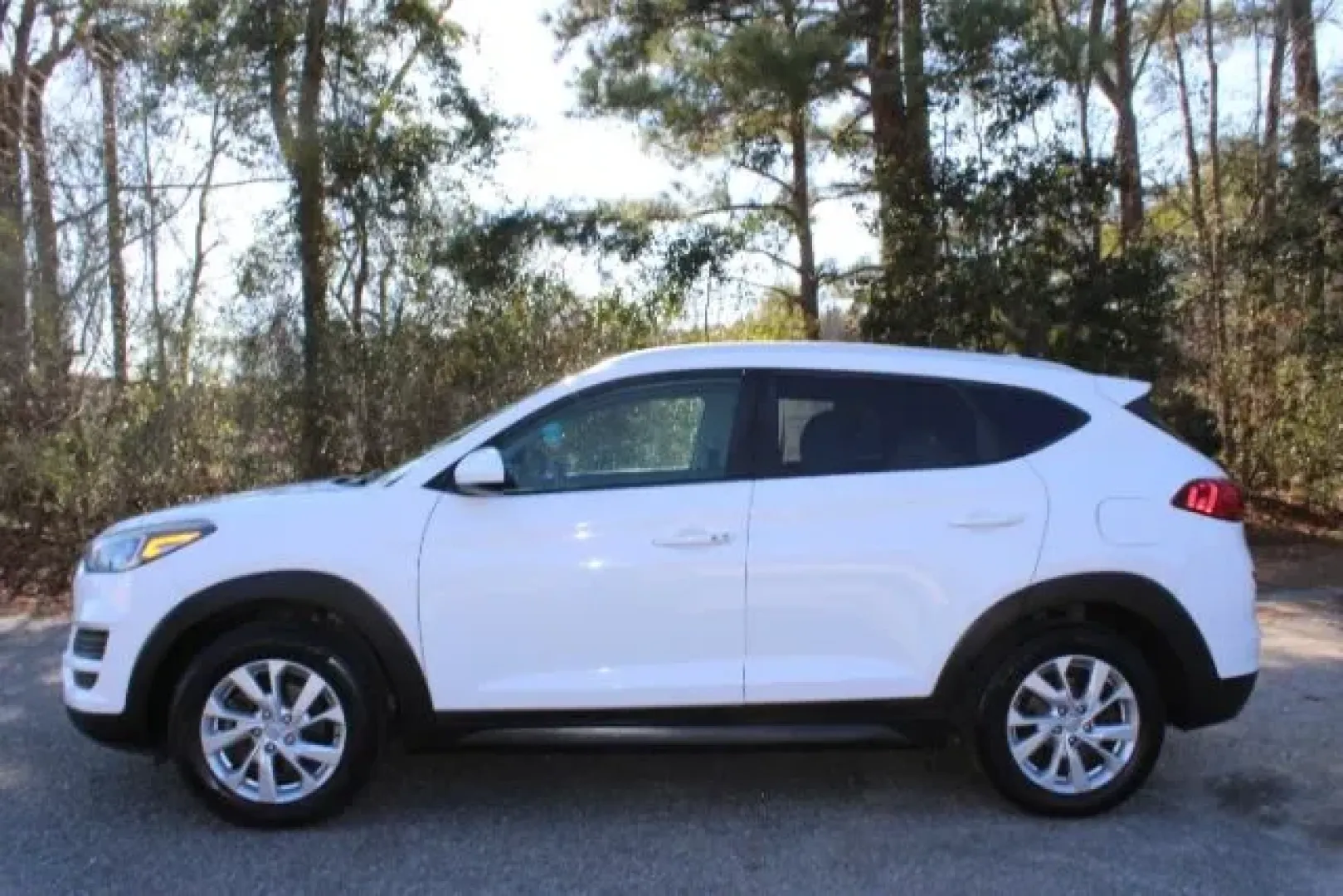 2019 Hyundai Tucson Value Edition AWD (KM8J3CA41KU) with an 2.0L L4 DOHC 16V engine, 6-Speed Automatic transmission, located at 9146 Ocean Hwy West, Calabash, NC, 28467, (910) 579-1110, 33.928635, -78.576157 - **Discover the Perfect Companion for Your Adventures: 2019 Hyundai Tucson Value Edition AWD at Car City - Conway!**<br /> <br /> Are you a growing family seeking a reliable vehicle that can cater to both everyday commutes and weekend getaways? Look no further than this stunning 2019 Hyundai Tucson V - Photo#5