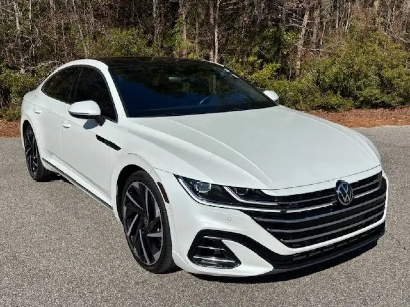 2021 /Titan Black Volkswagen Arteon 2.0T SEL Premium R-Line (WVWTR7AN5ME) with an 2L I-4 gasoline direct injection engine, located at 2761 East Hwy 501, Conway, SC, 29526, (843) 331-1151, 33.781528, -78.989883 - Experience the thrill of the open road with our stunning 2021 Volkswagen Arteon, a perfect fit for those who crave style, performance, and comfort. Whether you're commuting to work, heading out for a weekend getaway, or navigating the urban landscape of Conway, SC, this vehicle elevates every journe - Photo#1