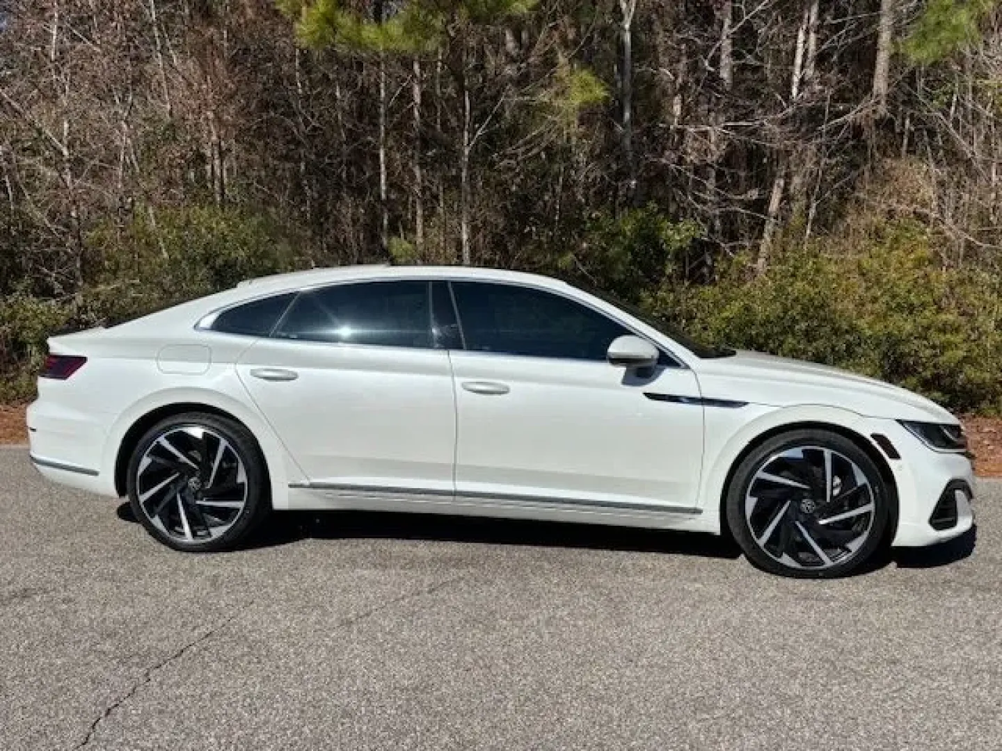 2021 /Titan Black Volkswagen Arteon 2.0T SEL Premium R-Line (WVWTR7AN5ME) with an 2L I-4 gasoline direct injection engine, located at 2761 East Hwy 501, Conway, SC, 29526, (843) 331-1151, 33.781528, -78.989883 - Experience the thrill of the open road with our stunning 2021 Volkswagen Arteon, a perfect fit for those who crave style, performance, and comfort. Whether you're commuting to work, heading out for a weekend getaway, or navigating the urban landscape of Conway, SC, this vehicle elevates every journe - Photo#3