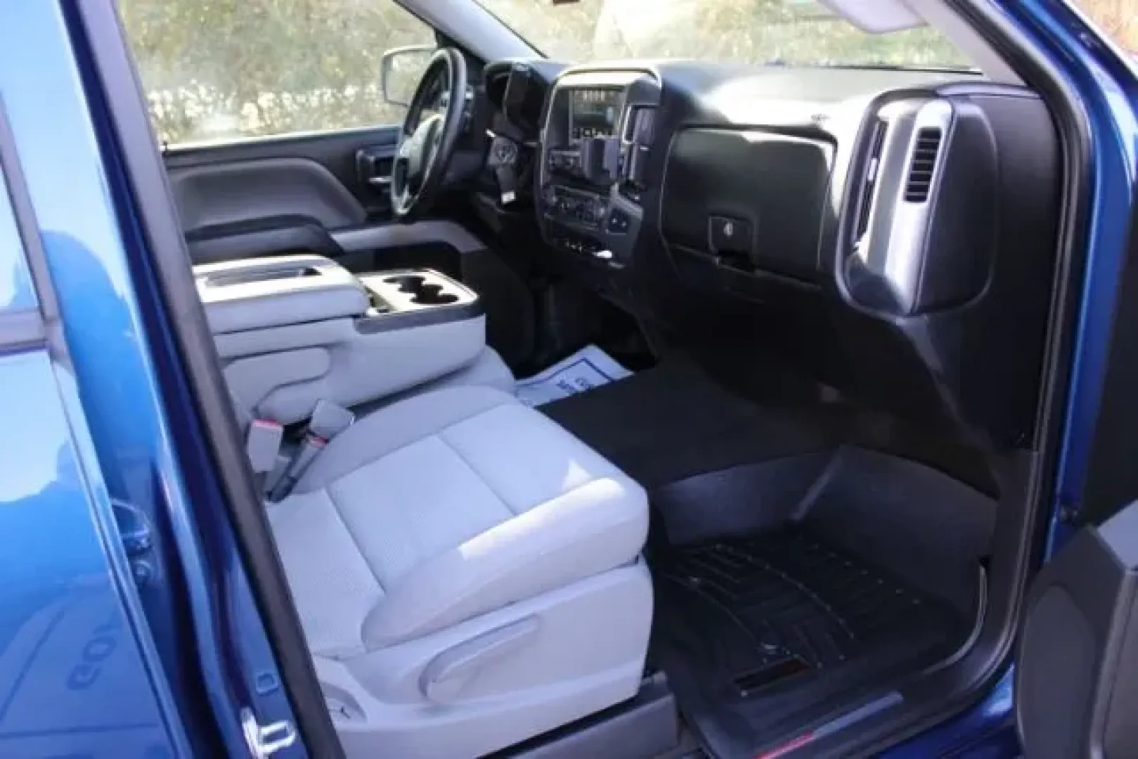 2016 Chevrolet Silverado 1500 2LT (3GCUKREC4GG) with an EcoTec3 4.3L V-6 gasoline direct injection engine, located at 9146 Ocean Hwy West, Calabash, NC, 28467, (910) 579-1110, 33.928635, -78.576157 - Need a truck that can handle weekday work, weekend adventures, and the kind of North Carolina weather that changes by the mile? This 2016 Chevrolet Silverado 1500 Crew Cab 2LT is built for real life-whether you're towing the boat toward Lake Waccamaw, hauling supplies for a home project, or packing - Photo#9