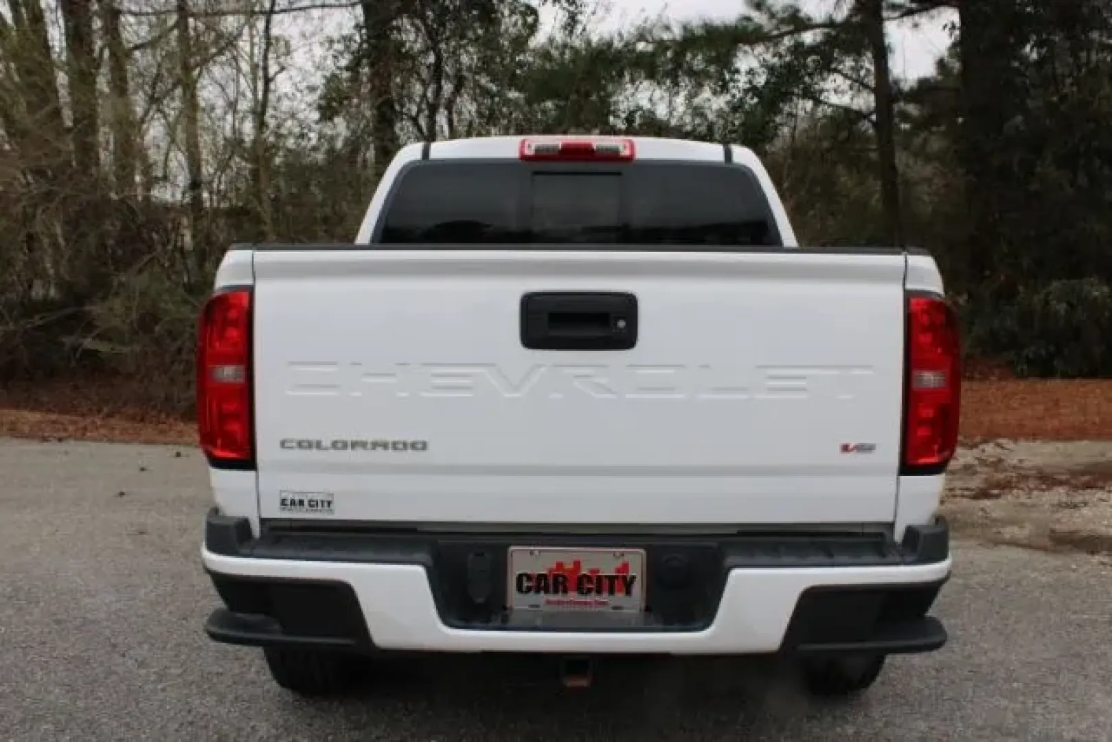 2022 Chevrolet Colorado 2WD Crew Cab Short Box LT (1GCGSCEN4N1) with an 3.6L V6 DOHC 24V GAS engine, 6A transmission, located at 2761 East Hwy 501, Conway, SC, 29526, (843) 331-1151, 33.781528, -78.989883 - Whether you're commuting down James B White Highway, hauling weekend project supplies, or packing up for a beach run toward Wilmington, this 2022 Chevrolet Colorado LT is the kind of midsize truck that fits real life in Columbus County. With a Crew Cab for everyday comfort and a practical Short Box - Photo#2