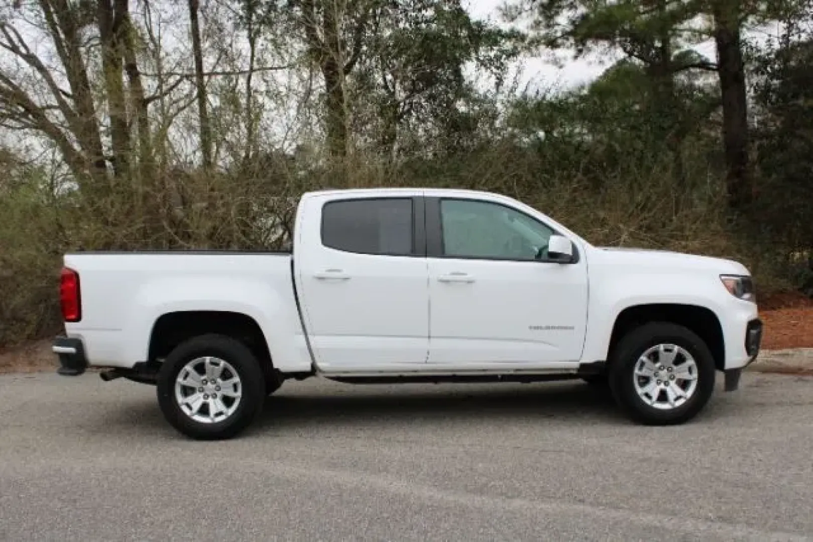 2022 Chevrolet Colorado 2WD Crew Cab Short Box LT (1GCGSCEN4N1) with an 3.6L V6 DOHC 24V GAS engine, 6A transmission, located at 2761 East Hwy 501, Conway, SC, 29526, (843) 331-1151, 33.781528, -78.989883 - Whether you're commuting down James B White Highway, hauling weekend project supplies, or packing up for a beach run toward Wilmington, this 2022 Chevrolet Colorado LT is the kind of midsize truck that fits real life in Columbus County. With a Crew Cab for everyday comfort and a practical Short Box - Photo#3