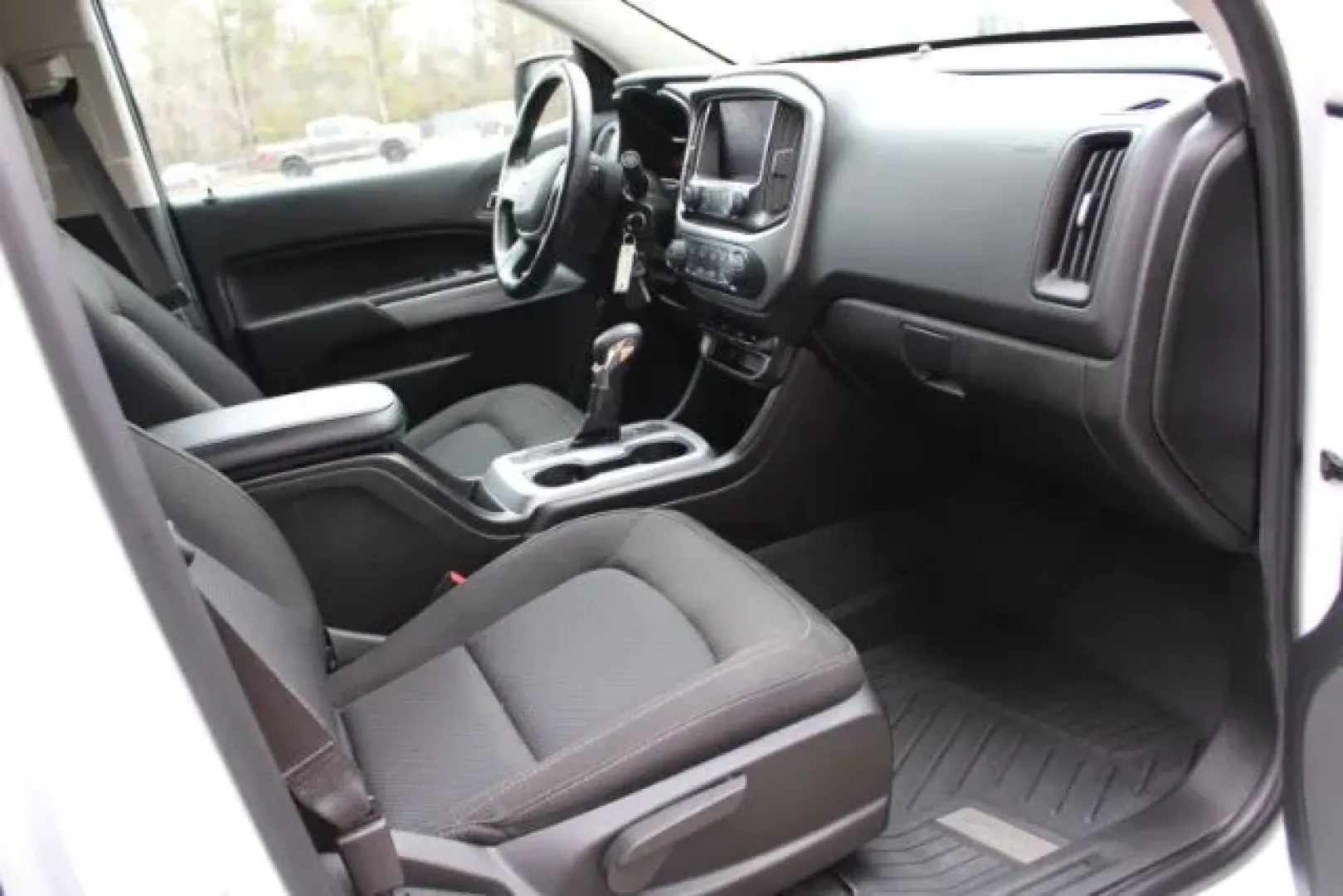 2022 Chevrolet Colorado 2WD Crew Cab Short Box LT (1GCGSCEN4N1) with an 3.6L V6 DOHC 24V GAS engine, 6A transmission, located at 2761 East Hwy 501, Conway, SC, 29526, (843) 331-1151, 33.781528, -78.989883 - Whether you're commuting down James B White Highway, hauling weekend project supplies, or packing up for a beach run toward Wilmington, this 2022 Chevrolet Colorado LT is the kind of midsize truck that fits real life in Columbus County. With a Crew Cab for everyday comfort and a practical Short Box - Photo#8