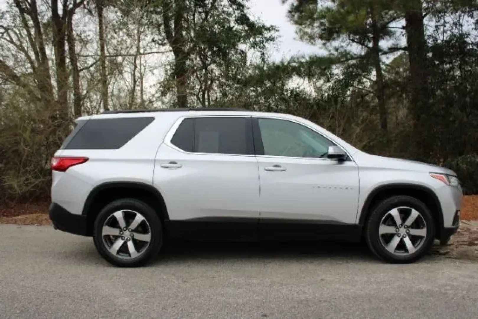 2019 Chevrolet Traverse 3LT (1GNERHKW8KJ) with an 3.6L V-6 gasoline direct injection engine, located at 3598 James B White Hwy South, Whiteville, NC, 28472, (910) 642-3196, 34.294846, -78.732613 - Big weekends, busy school mornings, and long commutes down US-701 all get easier in a three-row SUV that's built to keep everyone comfortable and connected. If your lifestyle includes carpools, beach trips to the Brunswick Islands, or hauling gear for a Saturday at Lake Waccamaw, this **2019 Chevrol - Photo#3