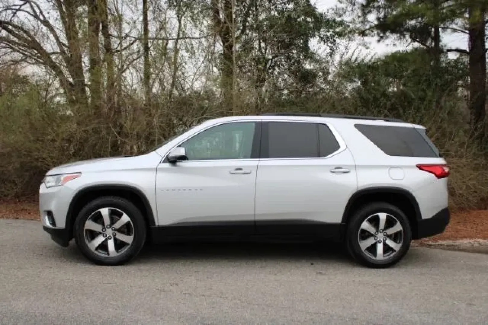 2019 Chevrolet Traverse 3LT (1GNERHKW8KJ) with an 3.6L V-6 gasoline direct injection engine, located at 3598 James B White Hwy South, Whiteville, NC, 28472, (910) 642-3196, 34.294846, -78.732613 - Big weekends, busy school mornings, and long commutes down US-701 all get easier in a three-row SUV that's built to keep everyone comfortable and connected. If your lifestyle includes carpools, beach trips to the Brunswick Islands, or hauling gear for a Saturday at Lake Waccamaw, this **2019 Chevrol - Photo#4
