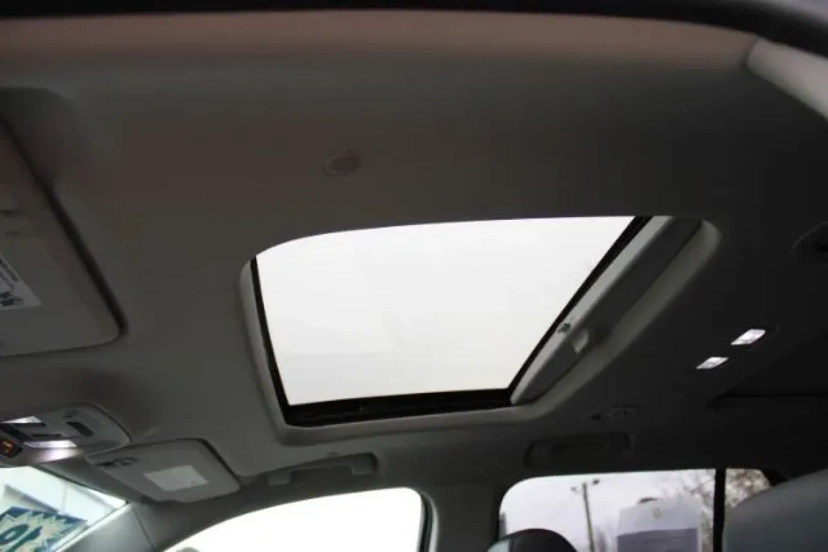 2019 Chevrolet Traverse 3LT (1GNERHKW8KJ) with an 3.6L V-6 gasoline direct injection engine, located at 3598 James B White Hwy South, Whiteville, NC, 28472, (910) 642-3196, 34.294846, -78.732613 - Big weekends, busy school mornings, and long commutes down US-701 all get easier in a three-row SUV that's built to keep everyone comfortable and connected. If your lifestyle includes carpools, beach trips to the Brunswick Islands, or hauling gear for a Saturday at Lake Waccamaw, this **2019 Chevrol - Photo#5