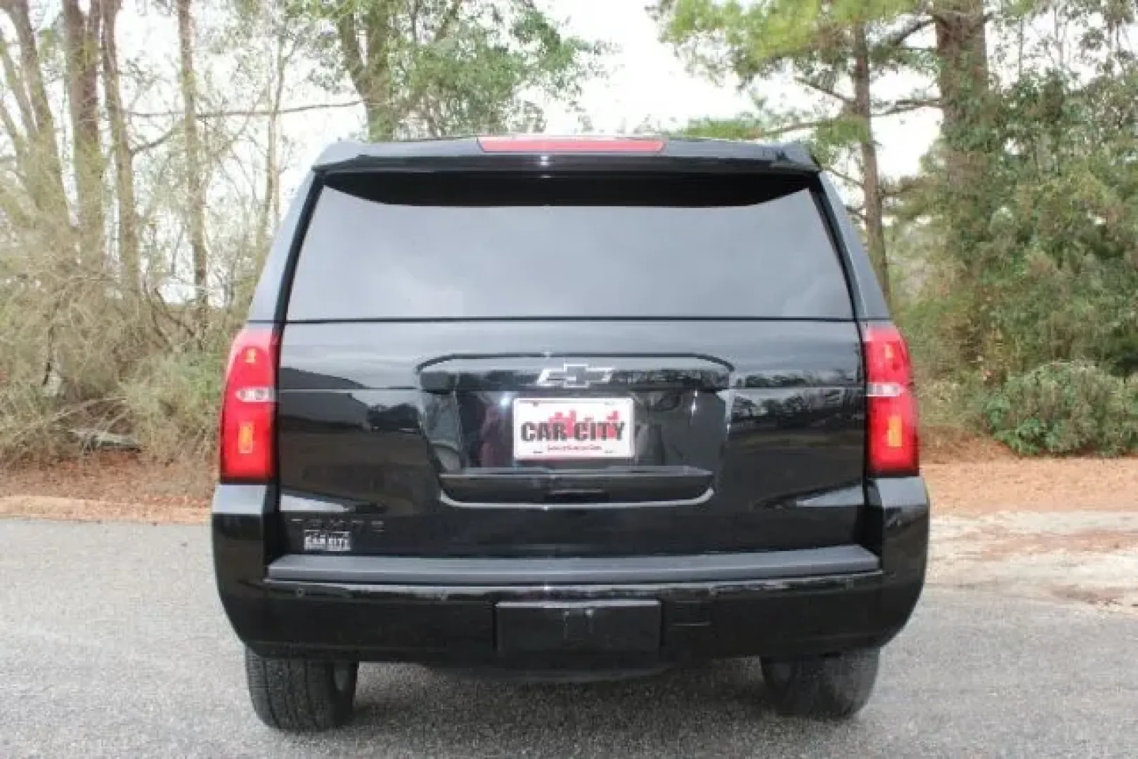 2018 Chevrolet Tahoe LT (1GNSCBKC9JR) with an EcoTec3 5.3L V-8 gasoline direct injection engine, 6A transmission, located at 3598 James B White Hwy South, Whiteville, NC, 28472, (910) 642-3196, 34.294846, -78.732613 - Load up the family, hitch up the boat, and point the hood toward the coast-this 2018 Chevrolet Tahoe LT is built for real life in Southeastern North Carolina. Whether you're tackling school drop-offs, long commutes, or weekend trips to Lake Waccamaw and the beaches, the Tahoe delivers the space, str - Photo#2