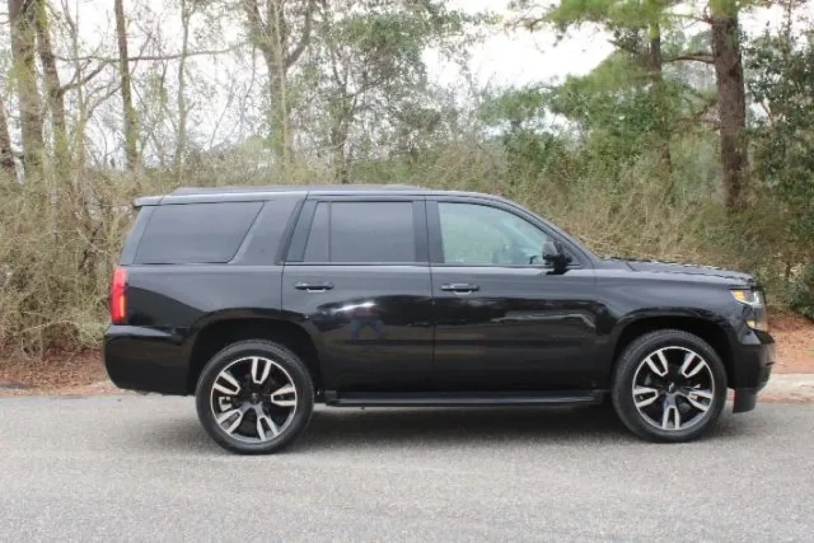 2018 Chevrolet Tahoe LT (1GNSCBKC9JR) with an EcoTec3 5.3L V-8 gasoline direct injection engine, 6A transmission, located at 3598 James B White Hwy South, Whiteville, NC, 28472, (910) 642-3196, 34.294846, -78.732613 - Load up the family, hitch up the boat, and point the hood toward the coast-this 2018 Chevrolet Tahoe LT is built for real life in Southeastern North Carolina. Whether you're tackling school drop-offs, long commutes, or weekend trips to Lake Waccamaw and the beaches, the Tahoe delivers the space, str - Photo#4