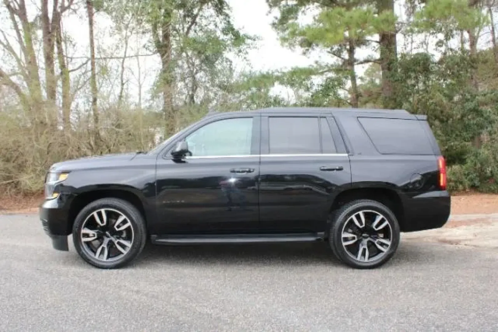 2018 Chevrolet Tahoe LT (1GNSCBKC9JR) with an EcoTec3 5.3L V-8 gasoline direct injection engine, 6A transmission, located at 3598 James B White Hwy South, Whiteville, NC, 28472, (910) 642-3196, 34.294846, -78.732613 - Load up the family, hitch up the boat, and point the hood toward the coast-this 2018 Chevrolet Tahoe LT is built for real life in Southeastern North Carolina. Whether you're tackling school drop-offs, long commutes, or weekend trips to Lake Waccamaw and the beaches, the Tahoe delivers the space, str - Photo#5