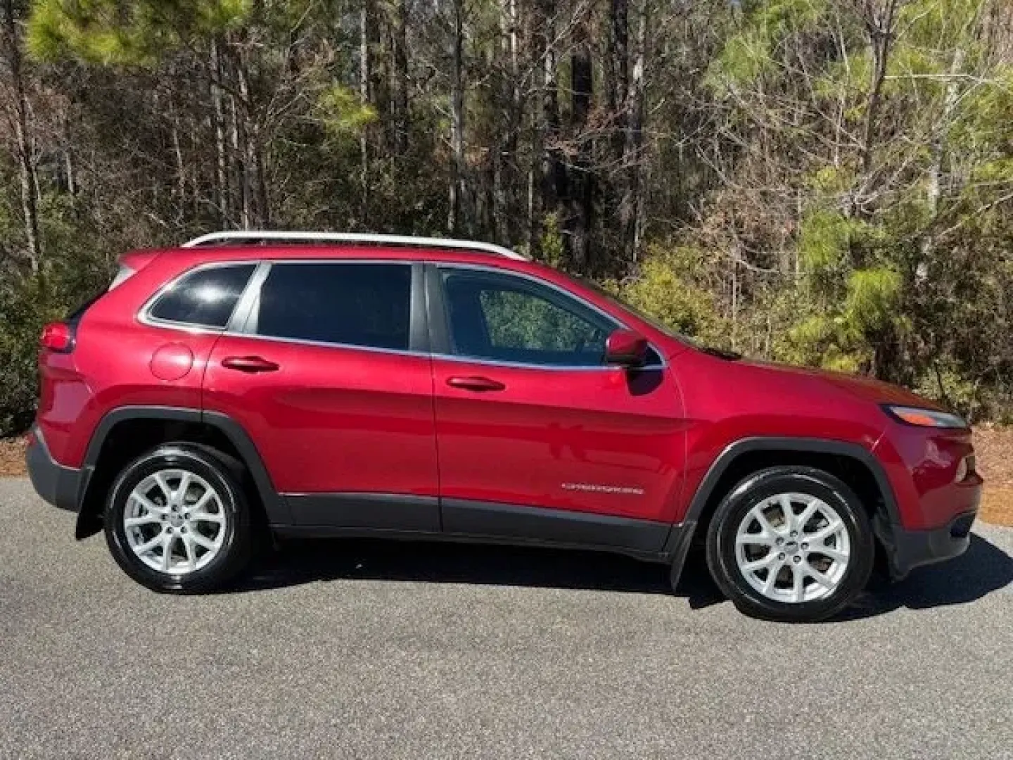 2017 /Black, premium cloth Jeep Cherokee Latitude FWD (1C4PJLCS3HW) with an 3.2L V6 DOHC 24V engine, 9-Speed Automatic transmission, located at 9146 Ocean Hwy West, Calabash, NC, 28467, (910) 579-1110, 33.928635, -78.576157 - Weekend beach runs to Sunset Beach, a smooth daily commute up Ocean Hwy (US-17), or a spontaneous road trip down to Myrtle Beach-this 2017 Jeep Cherokee Latitude FWD is built for the coastal Carolina lifestyle. With its Deep Cherry Red Crystal Pearl Coat exterior and comfortable black premium cloth - Photo#3