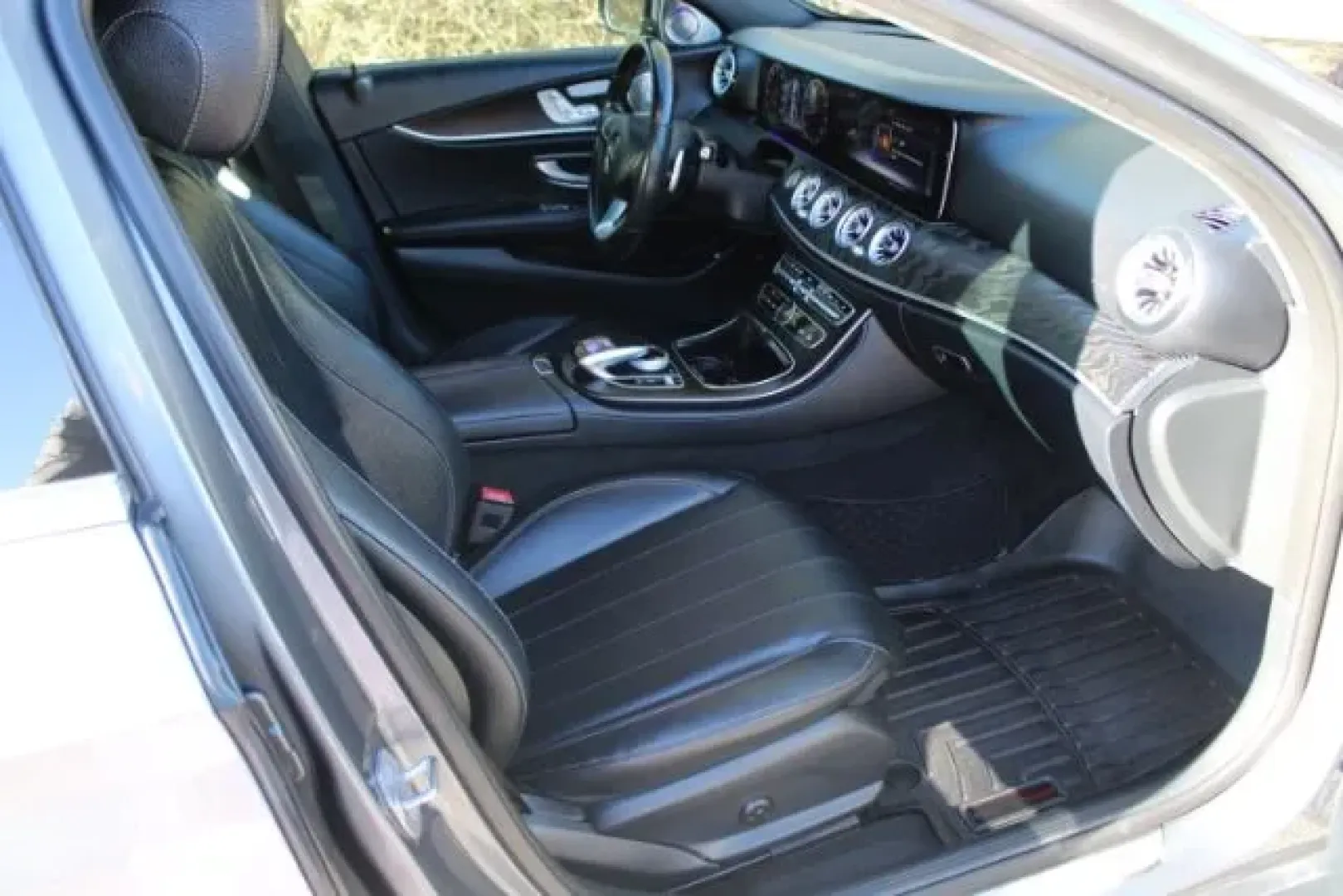 2018 Mercedes-Benz E 300 4MATIC (WDDZF4KB9JA) with an 2L I-4 gasoline direct injection engine, 9A transmission, located at 3598 James B White Hwy South, Whiteville, NC, 28472, (910) 642-3196, 34.294846, -78.732613 - Picture your next commute down James B. White Highway turning into something you actually look forward to-quiet confidence, effortless passing power, and a cabin that feels like a private lounge. If you want a premium sedan that's comfortable for long drives to Wilmington, polished for date night, a - Photo#10