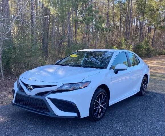 photo of 2021 Toyota Camry SE