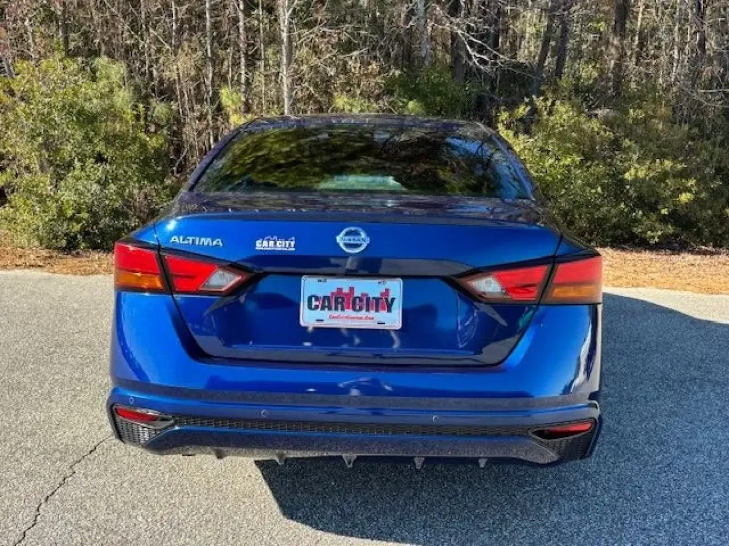 2021 /black cloth Nissan Altima 2.5 S (1N4BL4BVXMN) with an 2.5L L4 DOHC 16V engine, Continuously Variabl transmission, located at 2761 East Hwy 501, Conway, SC, 29526, (843) 331-1151, 33.781528, -78.989883 - Need a dependable daily driver that can handle the school run, the work commute, and spontaneous beach days without draining your budget? This 2021 Nissan Altima 2.5 S in eye-catching BLUE is built for real life in Conway, South Carolina-comfortable for long stretches on the road, easy to park downt - Photo#5