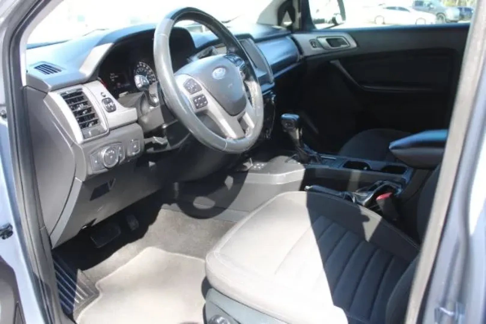 2020 Ford Ranger XLT (1FTER4EH5LL) with an EcoBoost 2.3L I-4 gasoline direct injection engine, 10A transmission, located at 9146 Ocean Hwy West, Calabash, NC, 28467, (910) 579-1110, 33.928635, -78.576157 - For the driver who wants one vehicle that can handle weekday commutes, weekend projects, and spontaneous trips to the coast, this 2020 Ford Ranger XLT SuperCrew is built for real life in southeastern North Carolina. Whether you're hauling gear for a day at Lake Waccamaw, towing a small trailer out t - Photo#7