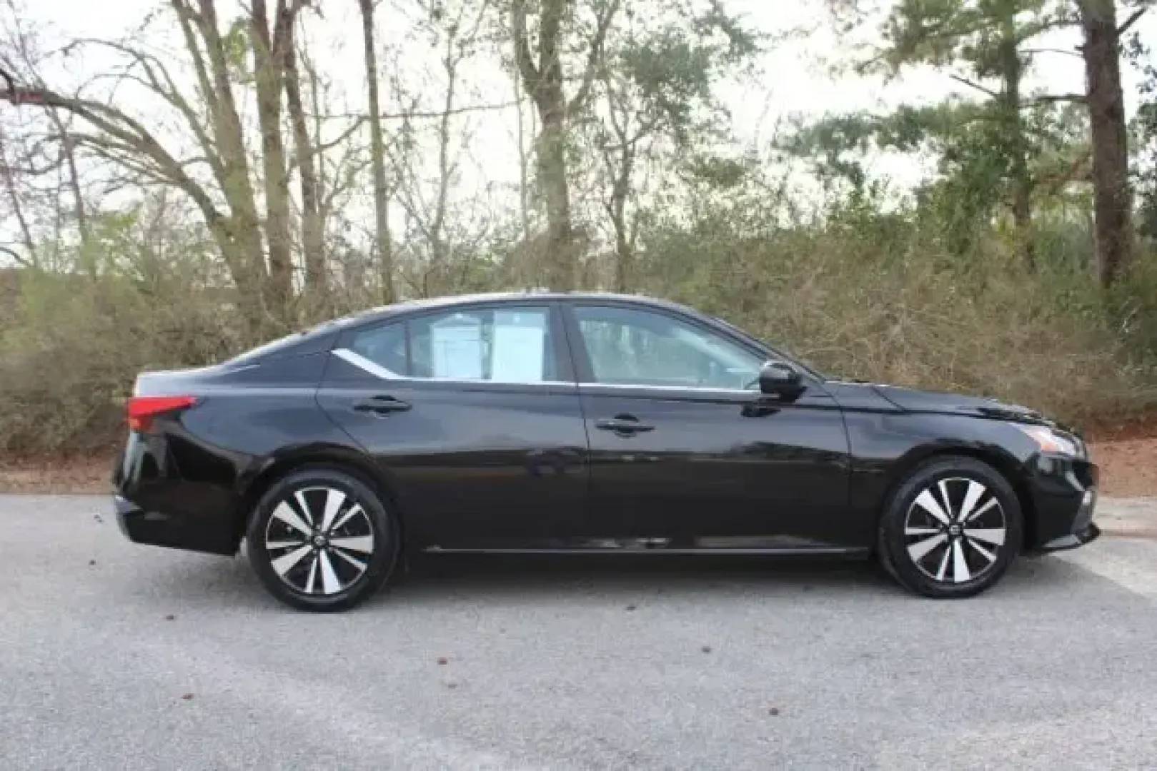 2021 /Charcoal, cloth Nissan Altima 2.5 SV (1N4BL4DV7MN) with an 2.5L L4 DOHC 16V engine, Continuously Variabl transmission, located at 3598 James B White Hwy South, Whiteville, NC, 28472, (910) 642-3196, 34.294846, -78.732613 - Life moves fast in Columbus County-between daily commutes down US-701, school drop-offs, and weekend runs toward Lake Waccamaw-so you need a sedan that's comfortable, efficient, and easy to live with. This **2021 Nissan Altima 2.5 SV** in **Super Black** is built for real-life driving in and around - Photo#3