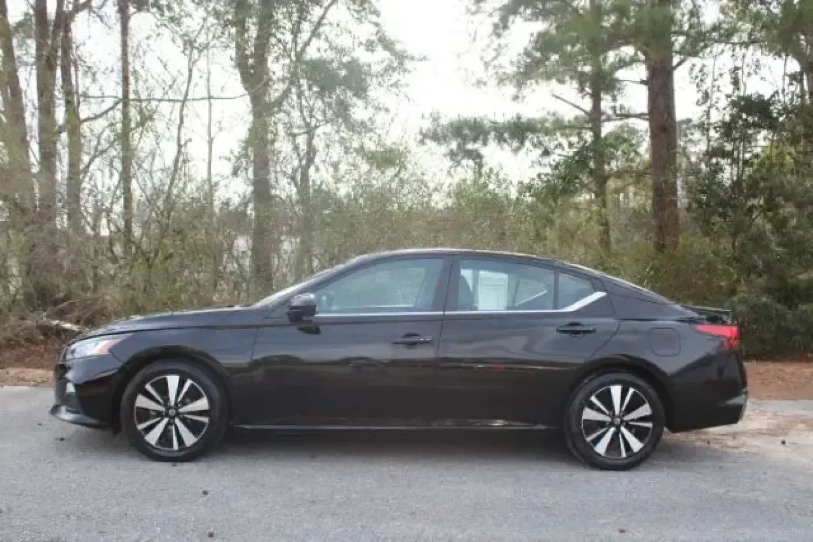 2021 /Charcoal, cloth Nissan Altima 2.5 SV (1N4BL4DV7MN) with an 2.5L L4 DOHC 16V engine, Continuously Variabl transmission, located at 3598 James B White Hwy South, Whiteville, NC, 28472, (910) 642-3196, 34.294846, -78.732613 - Life moves fast in Columbus County-between daily commutes down US-701, school drop-offs, and weekend runs toward Lake Waccamaw-so you need a sedan that's comfortable, efficient, and easy to live with. This **2021 Nissan Altima 2.5 SV** in **Super Black** is built for real-life driving in and around - Photo#4
