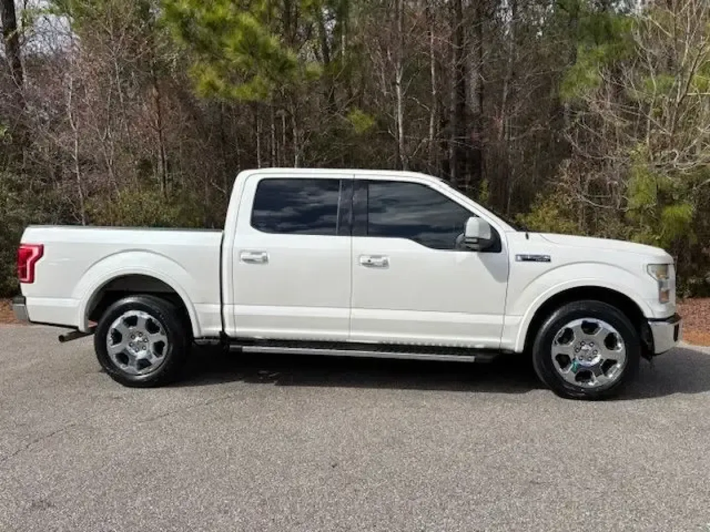 2015 /Medium Light Camel Ford F-150 LARIAT (1FTEW1CFXFF) with an 5.0L V8 engine, 6-Speed Automatic transmission, located at 2761 East Hwy 501, Conway, SC, 29526, (843) 331-1151, 33.781528, -78.989883 - For beach weekends, boat launches, and long commutes across Horry County, a full-size truck that blends real work capability with everyday comfort can change how you live. This 2015 Ford F-150 LARIAT Crew Cab is built for the driver who wants one vehicle that can handle Myrtle Beach runs, Home Depot - Photo#3