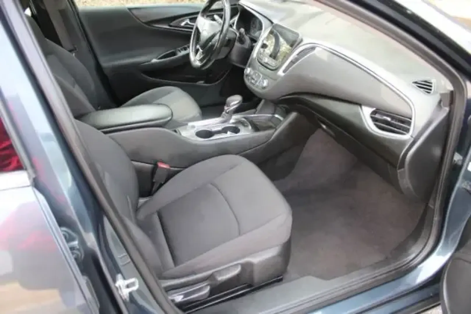 2021 /Jet Black Chevrolet Malibu FWD RS (1G1ZG5ST5MF) with an ECOTEC 1.5L I-4 gasoline direct injection engine, 6A transmission, located at 3598 James B White Hwy South, Whiteville, NC, 28472, (910) 642-3196, 34.294846, -78.732613 - Need a stylish, comfortable commuter that can also handle weekend getaways to the coast? This 2021 Chevrolet Malibu RS is built for real life in Whiteville-easy to drive, efficient on regular unleaded, and roomy enough for everything from school drop-offs to road trips down US-74 toward Wilmington o - Photo#9