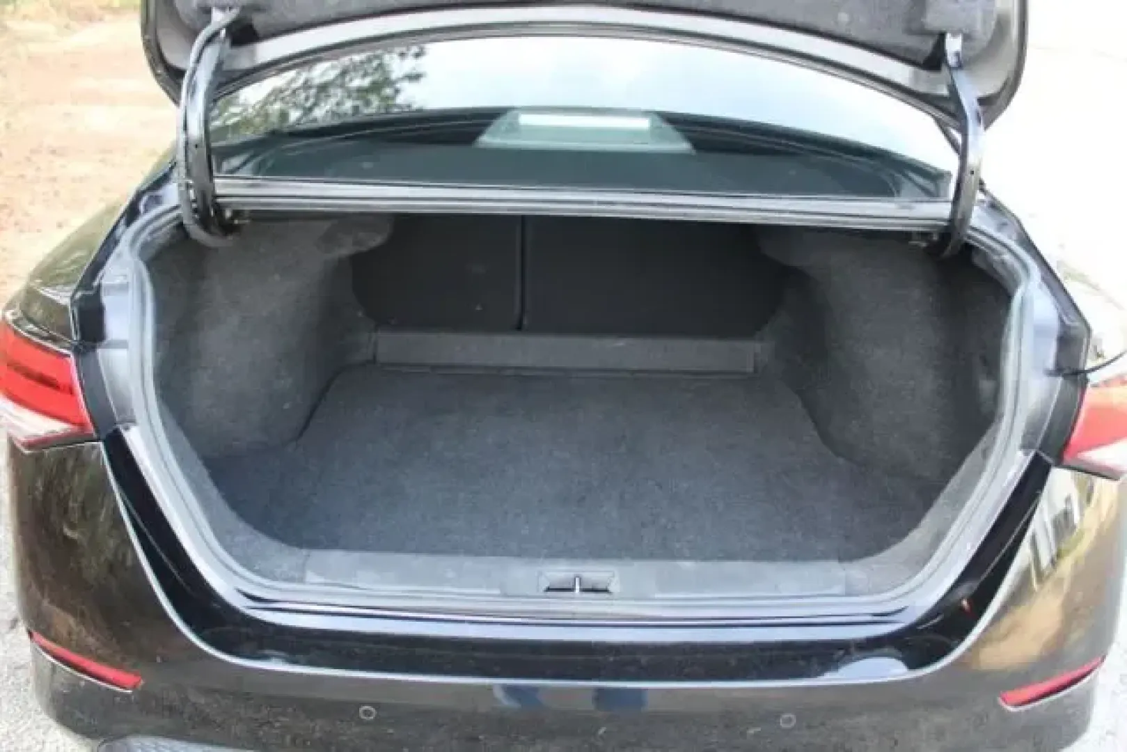 2021 /Charcoal Nissan Sentra SV (3N1AB8CV8MY) with an 1.8L L4 SFI DOHC 16V engine, Continuously Variable Transmission transmission, located at 3598 James B White Hwy South, Whiteville, NC, 28472, (910) 642-3196, 34.294846, -78.732613 - Make your daily drive feel easier-whether you're commuting down US-74, running errands between Whiteville and Lake Waccamaw, or planning a weekend trip toward Wilmington-this 2021 Nissan Sentra SV is the kind of smart, comfortable sedan that fits real life. With its sleek Super Black exterior, Charc - Photo#10