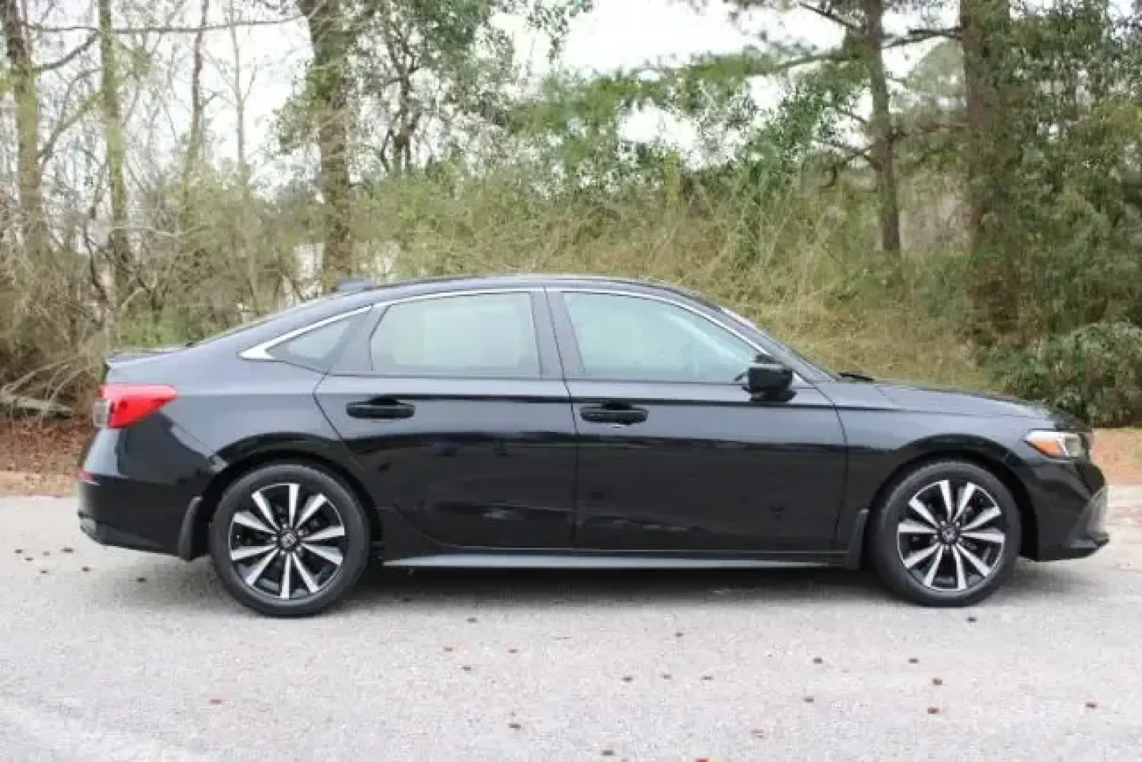 2022 Honda Civic Sedan EX (JHMFE1F72NX) with an 1.5L I-4 gasoline direct injection engine, CVT transmission, located at 3598 James B White Hwy South, Whiteville, NC, 28472, (910) 642-3196, 34.294846, -78.732613 - For commuters who rack up miles on Highway 701, students heading between Whiteville and Wilmington, or couples planning weekend runs to Lake Waccamaw State Park, this 2022 Honda Civic Sedan EX is the kind of smart, efficient sedan that fits real life. With its sleek Crystal Black Pearl finish and pr - Photo#3