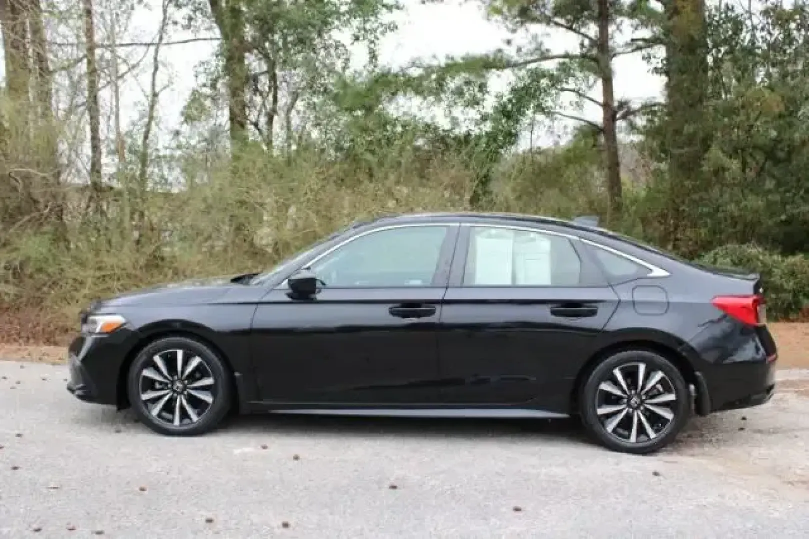 2022 Honda Civic Sedan EX (JHMFE1F72NX) with an 1.5L I-4 gasoline direct injection engine, CVT transmission, located at 3598 James B White Hwy South, Whiteville, NC, 28472, (910) 642-3196, 34.294846, -78.732613 - For commuters who rack up miles on Highway 701, students heading between Whiteville and Wilmington, or couples planning weekend runs to Lake Waccamaw State Park, this 2022 Honda Civic Sedan EX is the kind of smart, efficient sedan that fits real life. With its sleek Crystal Black Pearl finish and pr - Photo#4