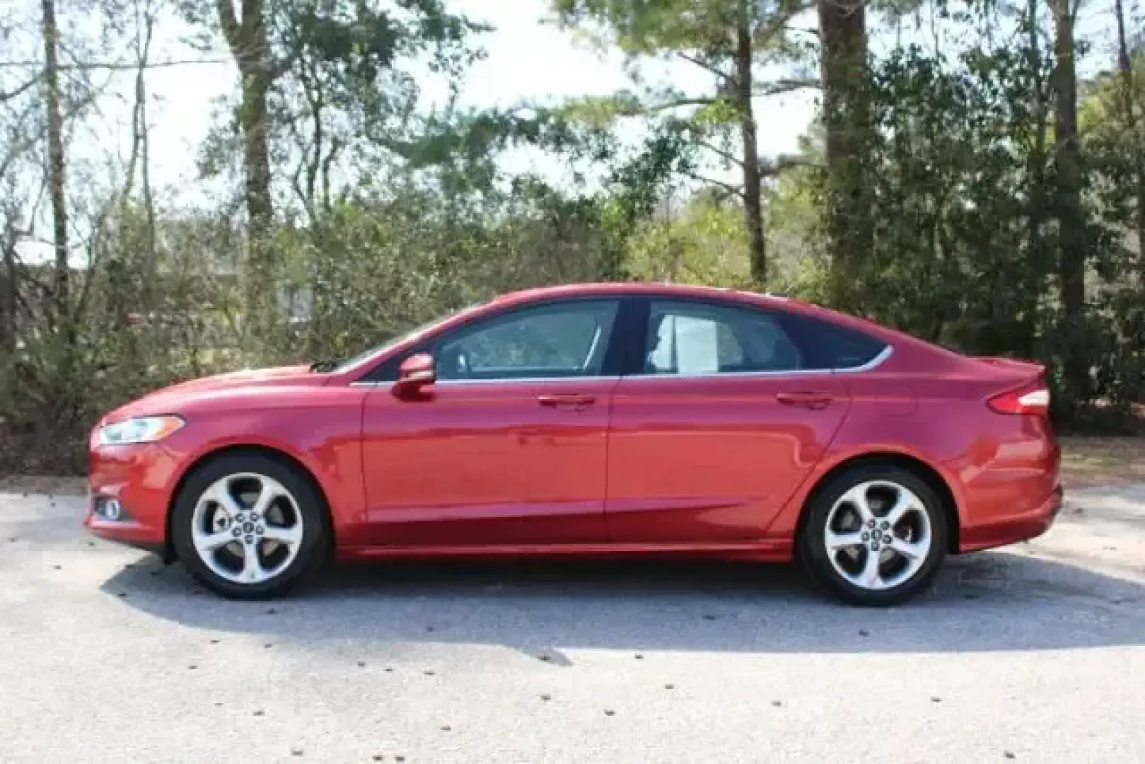 2016 Ford Fusion SE (3FA6P0HD3GR) with an 1.5L L4 DOHC 16V engine, 6-Speed Automatic transmission, located at 3598 James B White Hwy South, Whiteville, NC, 28472, (910) 642-3196, 34.294846, -78.732613 - Need a smart, comfortable sedan that makes everyday life easier-whether you're commuting down US-701, running errands between Downtown Whiteville and the shopping along James B. White Highway, or heading out for a weekend escape toward Lake Waccamaw? This 2016 Ford Fusion SE is built for real-world - Photo#4