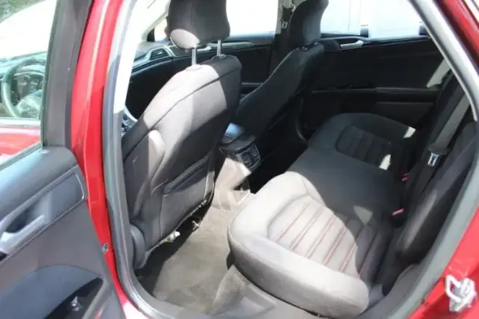 2016 Ford Fusion SE (3FA6P0HD3GR) with an 1.5L L4 DOHC 16V engine, 6-Speed Automatic transmission, located at 3598 James B White Hwy South, Whiteville, NC, 28472, (910) 642-3196, 34.294846, -78.732613 - Need a smart, comfortable sedan that makes everyday life easier-whether you're commuting down US-701, running errands between Downtown Whiteville and the shopping along James B. White Highway, or heading out for a weekend escape toward Lake Waccamaw? This 2016 Ford Fusion SE is built for real-world - Photo#8