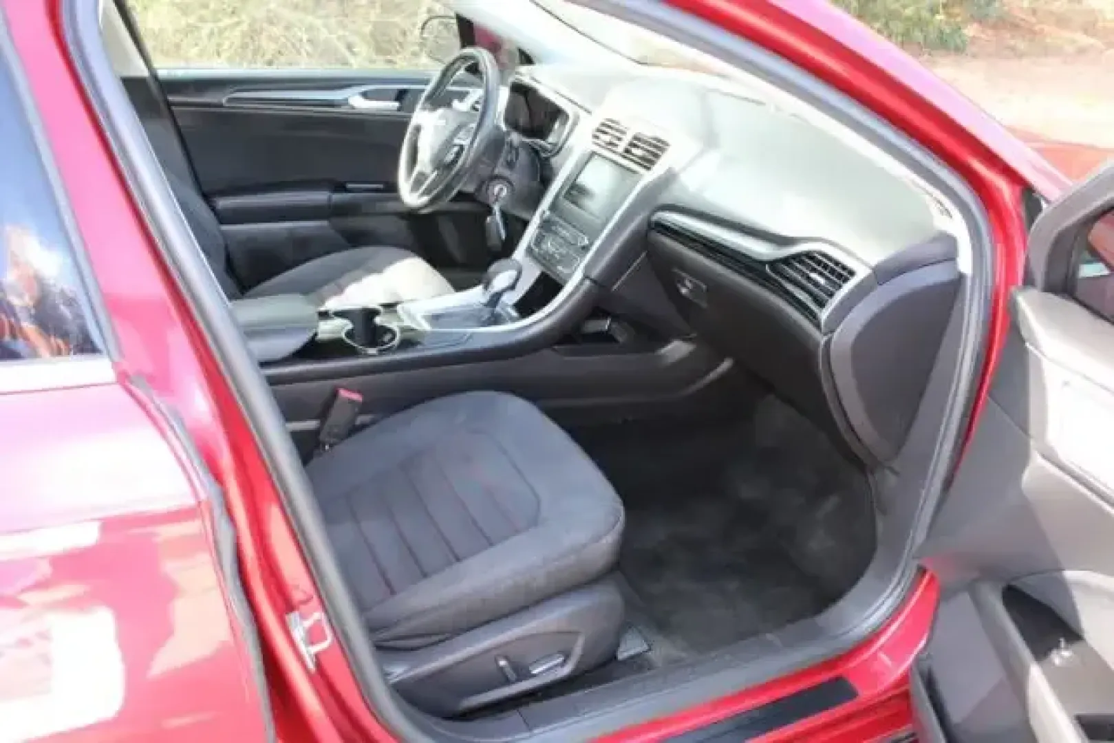 2016 Ford Fusion SE (3FA6P0HD3GR) with an 1.5L L4 DOHC 16V engine, 6-Speed Automatic transmission, located at 3598 James B White Hwy South, Whiteville, NC, 28472, (910) 642-3196, 34.294846, -78.732613 - Need a smart, comfortable sedan that makes everyday life easier-whether you're commuting down US-701, running errands between Downtown Whiteville and the shopping along James B. White Highway, or heading out for a weekend escape toward Lake Waccamaw? This 2016 Ford Fusion SE is built for real-world - Photo#9