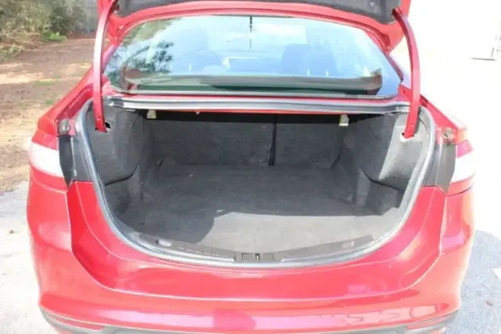 2016 Ford Fusion SE (3FA6P0HD3GR) with an 1.5L L4 DOHC 16V engine, 6-Speed Automatic transmission, located at 3598 James B White Hwy South, Whiteville, NC, 28472, (910) 642-3196, 34.294846, -78.732613 - Need a smart, comfortable sedan that makes everyday life easier-whether you're commuting down US-701, running errands between Downtown Whiteville and the shopping along James B. White Highway, or heading out for a weekend escape toward Lake Waccamaw? This 2016 Ford Fusion SE is built for real-world - Photo#10