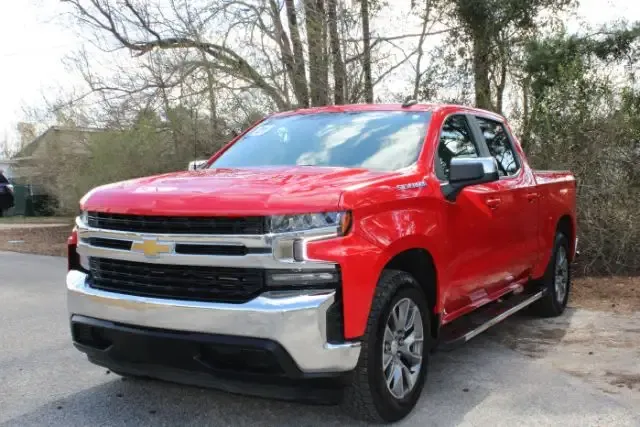 photo of 2021 Chevrolet Silverado 1500 2WD Crew Cab Short Bed LT
