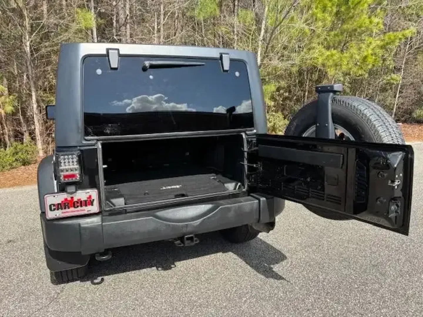 2016 /Black Jeep Wrangler Sport (1C4BJWDG4GL) with an Pentastar 3.6L V-6 DOHC engine, located at 2761 East Hwy 501, Conway, SC, 29526, (843) 331-1151, 33.781528, -78.989883 - Whether your weekends are for beach runs to Myrtle Beach, backroad exploring toward Aynor, or simply cruising your daily route along Highway 501, this **2016 Jeep Wrangler Sport** is the kind of SUV that turns ordinary drives into mini-adventures. With its iconic stance, trail-ready hardware, and ev - Photo#12