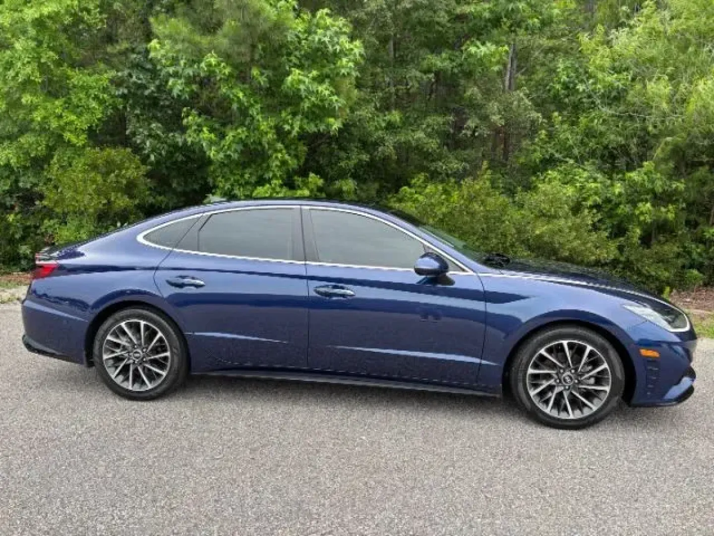 2022 /Black Hyundai Sonata Limited (5NPEH4J22NH) with an 1.6L L4 DOHC 16V TUR engine, 8-Speed Automatic transmission, located at 2761 East Hwy 501, Conway, SC, 29526, (843) 331-1151, 33.781528, -78.989883 - 2022 Hyundai Sonata Limited - Photo#3