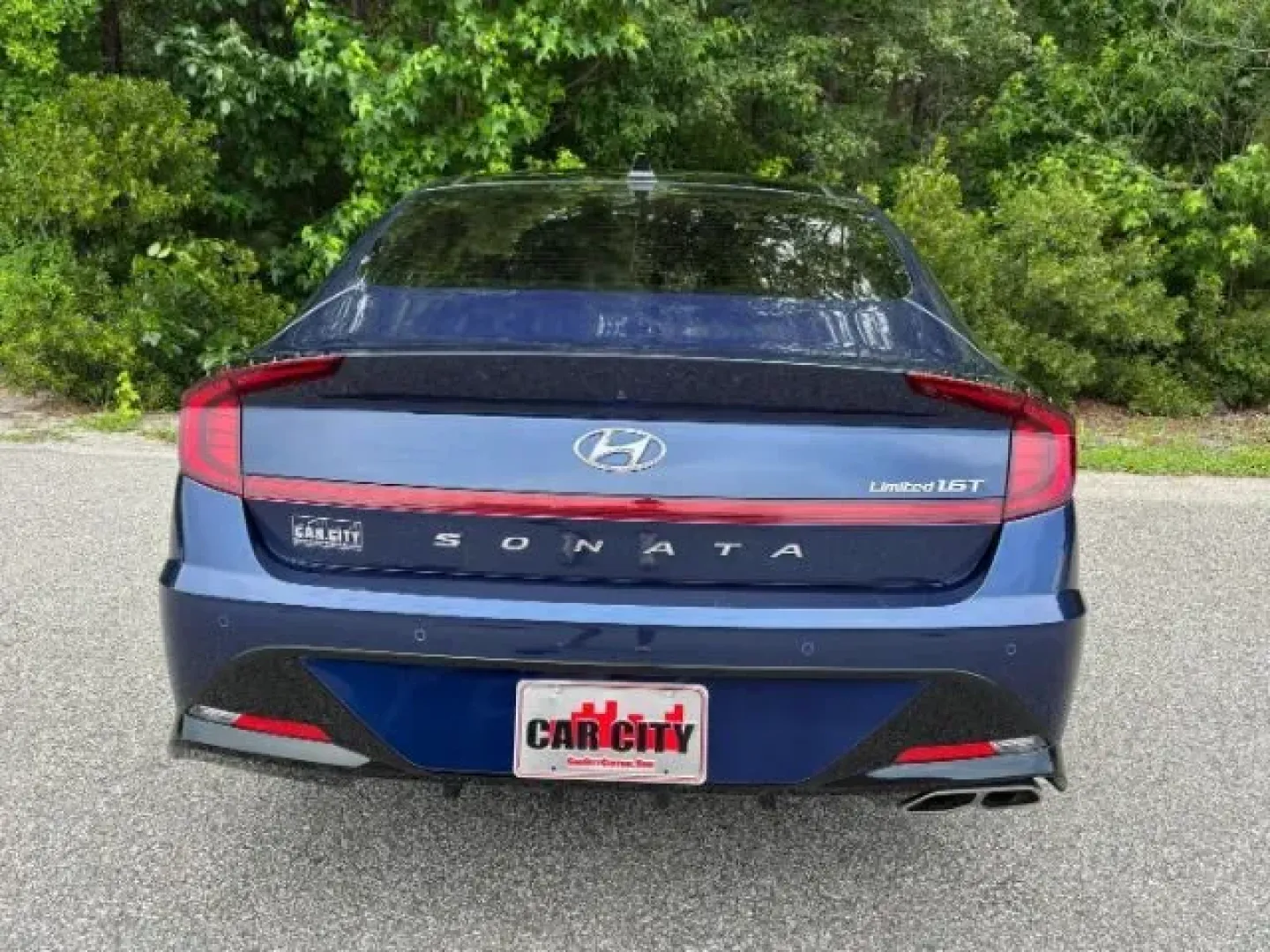 2022 /Black Hyundai Sonata Limited (5NPEH4J22NH) with an 1.6L L4 DOHC 16V TUR engine, 8-Speed Automatic transmission, located at 2761 East Hwy 501, Conway, SC, 29526, (843) 331-1151, 33.781528, -78.989883 - 2022 Hyundai Sonata Limited - Photo#5